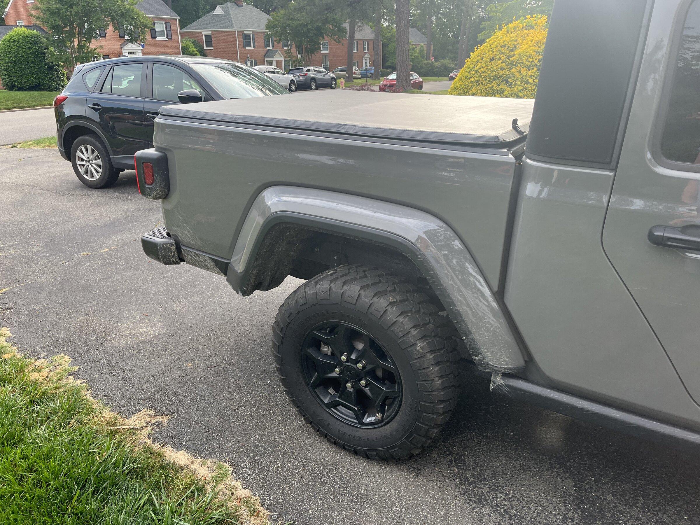 Jeep Gladiator Sting Gray Willys Fenders 5284B21C-02AD-4669-8A9B-9FBC333D7AD5