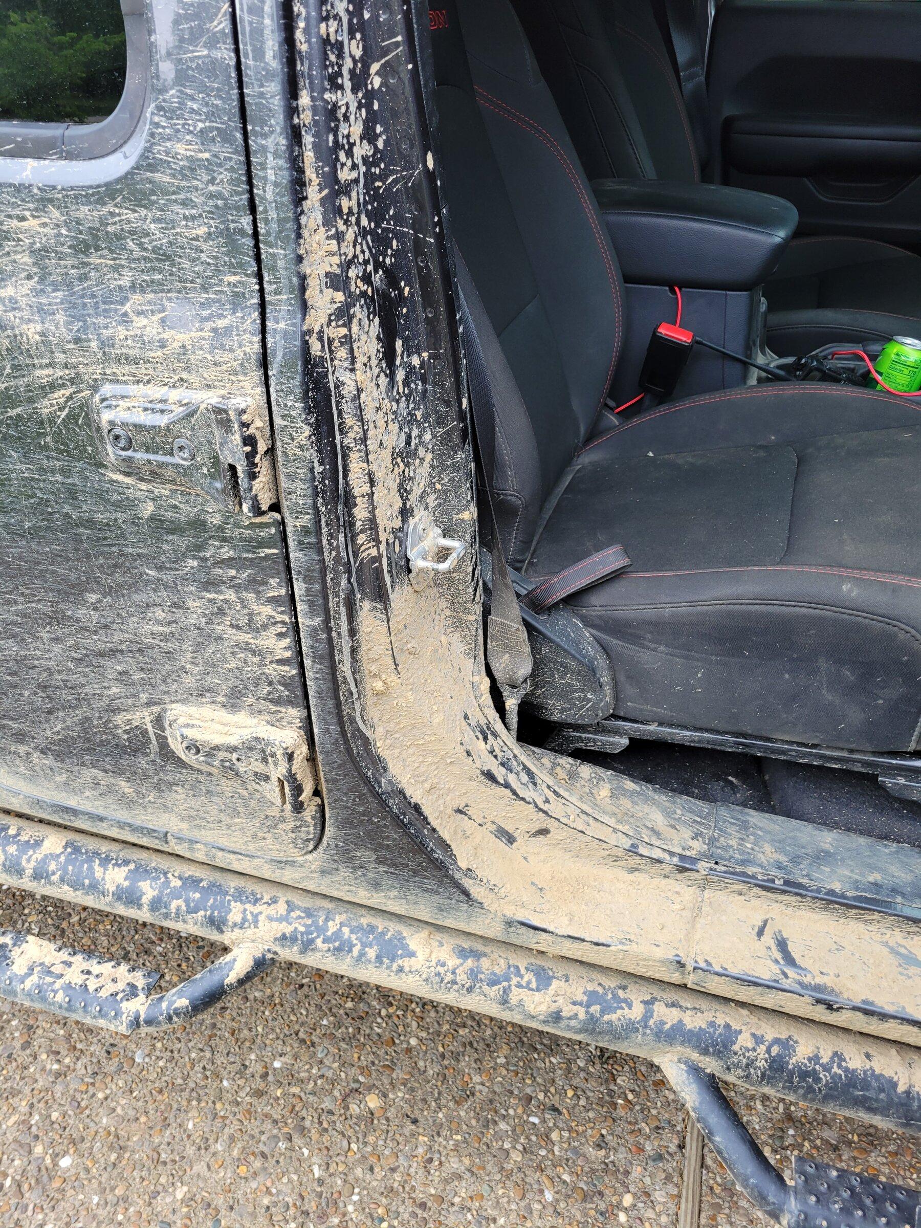 Jeep Gladiator How the heck are you supposed to clean this?!? 20220522_144831