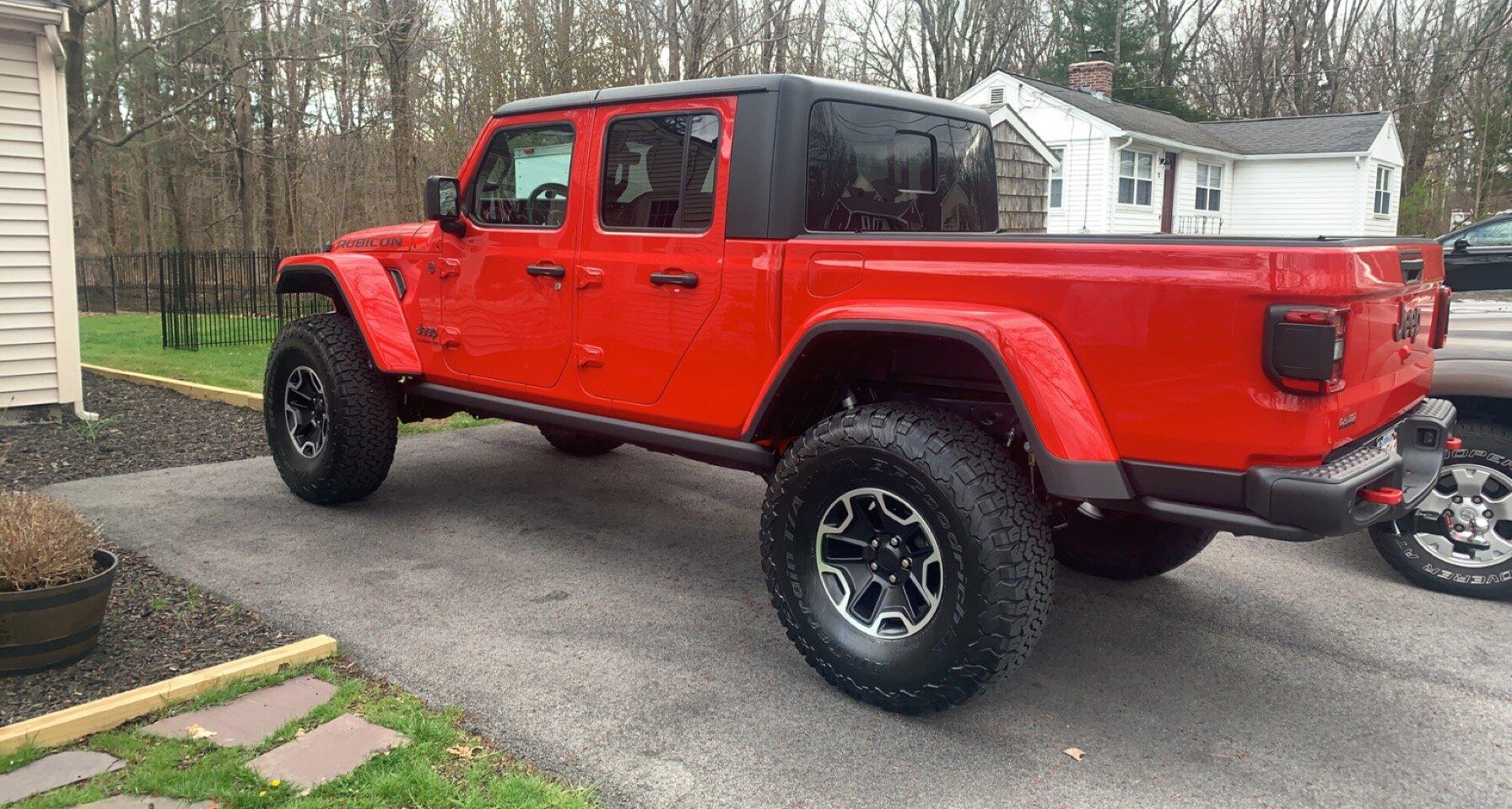 Jeep Gladiator Anyone with the BFG KO2 39x13.5r17? 3606BA25-B3DE-454E-B24F-B8E9C4C8D29D