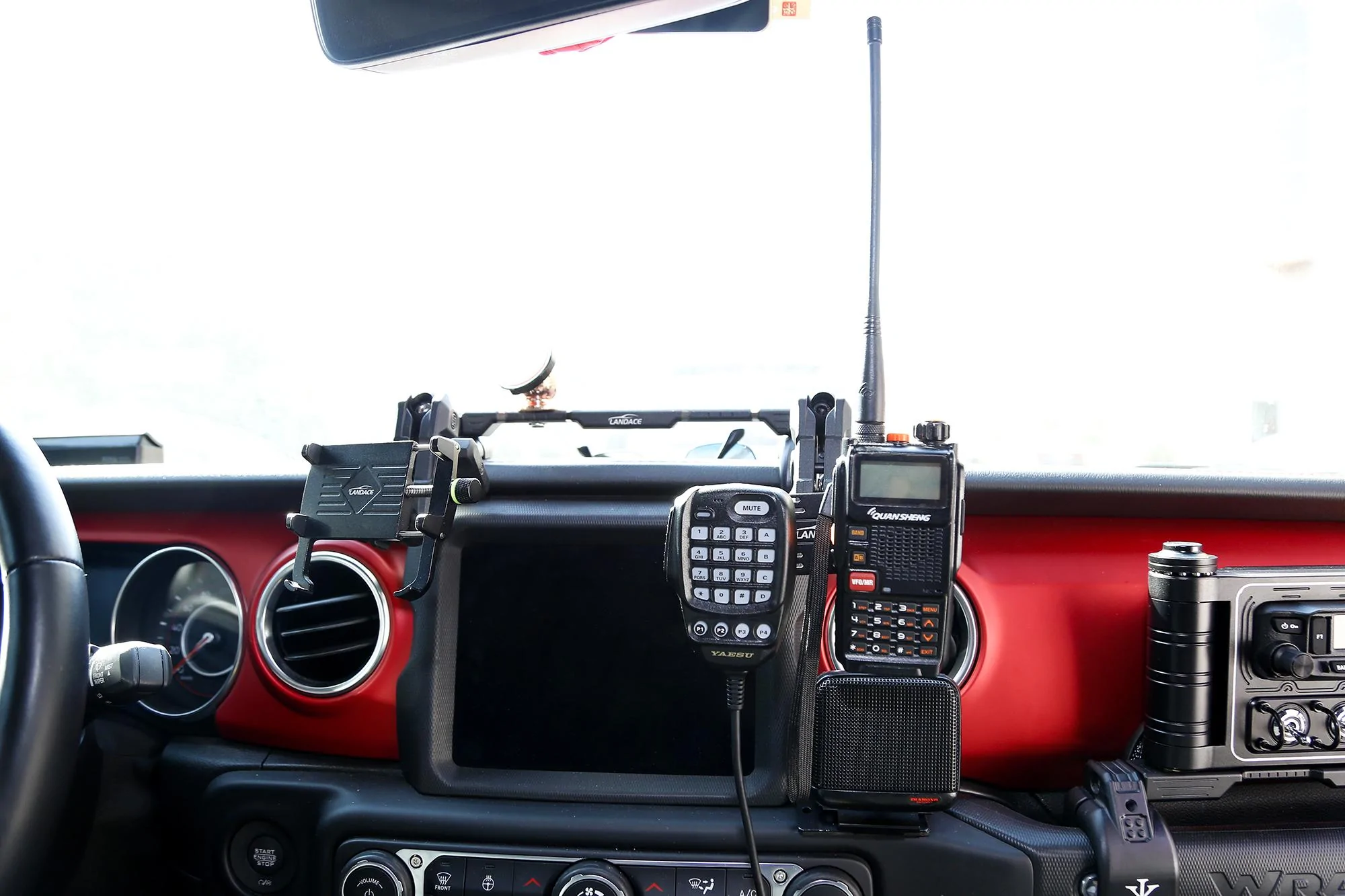 Jeep Gladiator iphone car mount _MG_5089