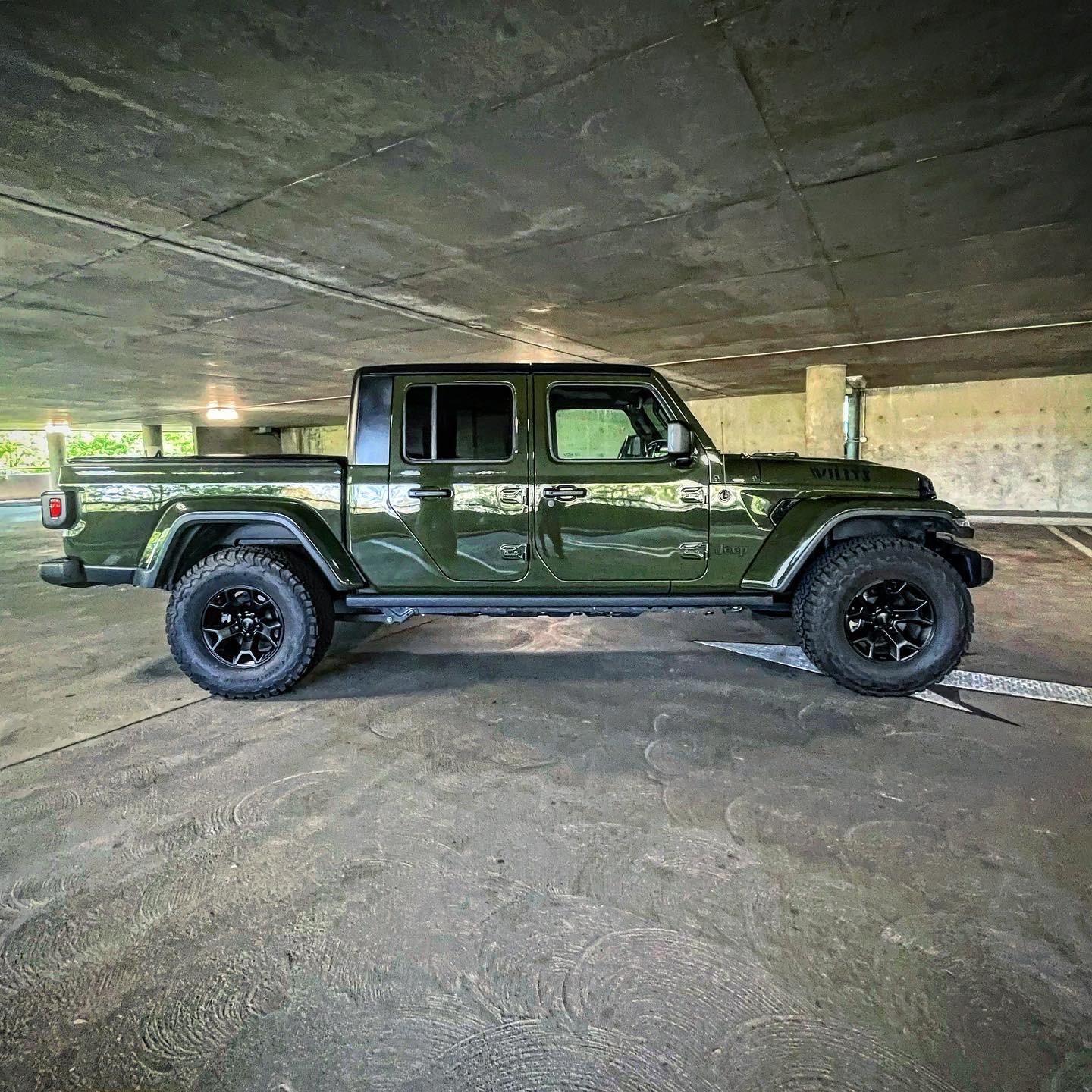 Jeep Gladiator 2021 Jeep Gladiator Willys *sarge green* B68742CB-24E9-49F4-84C5-A09EC5BC8346