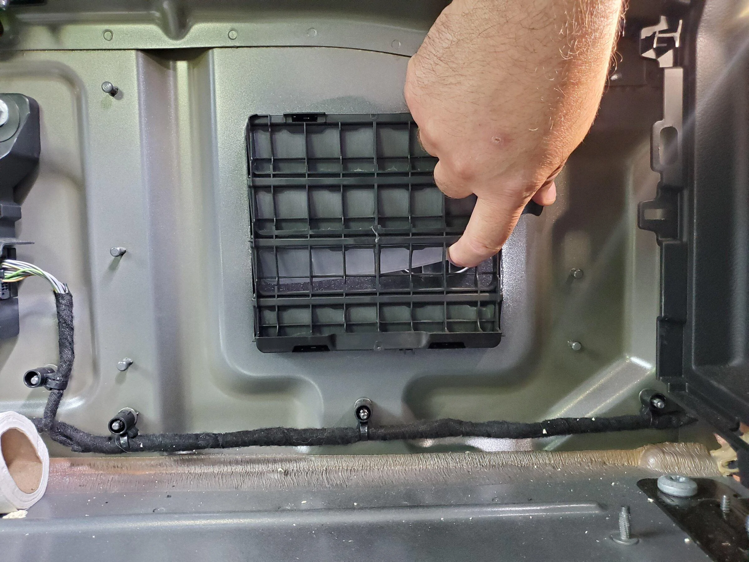 Jeep Gladiator Wire routing - getting wires from internal to external and vice versa 20220525_103601