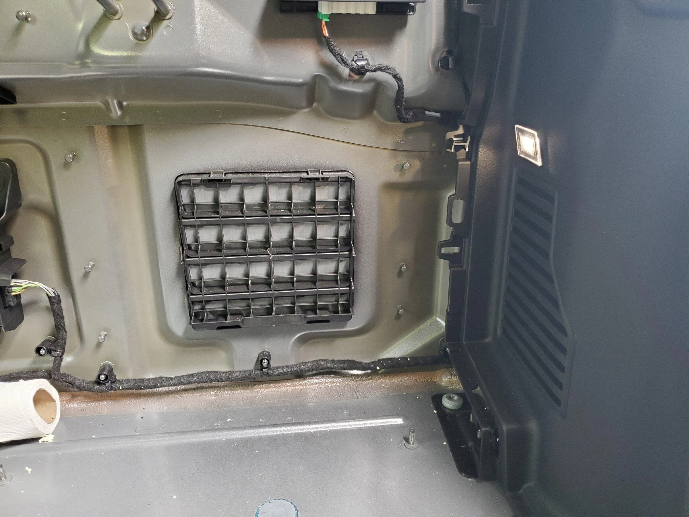 Jeep Gladiator Wire routing - getting wires from internal to external and vice versa 20220525_103553