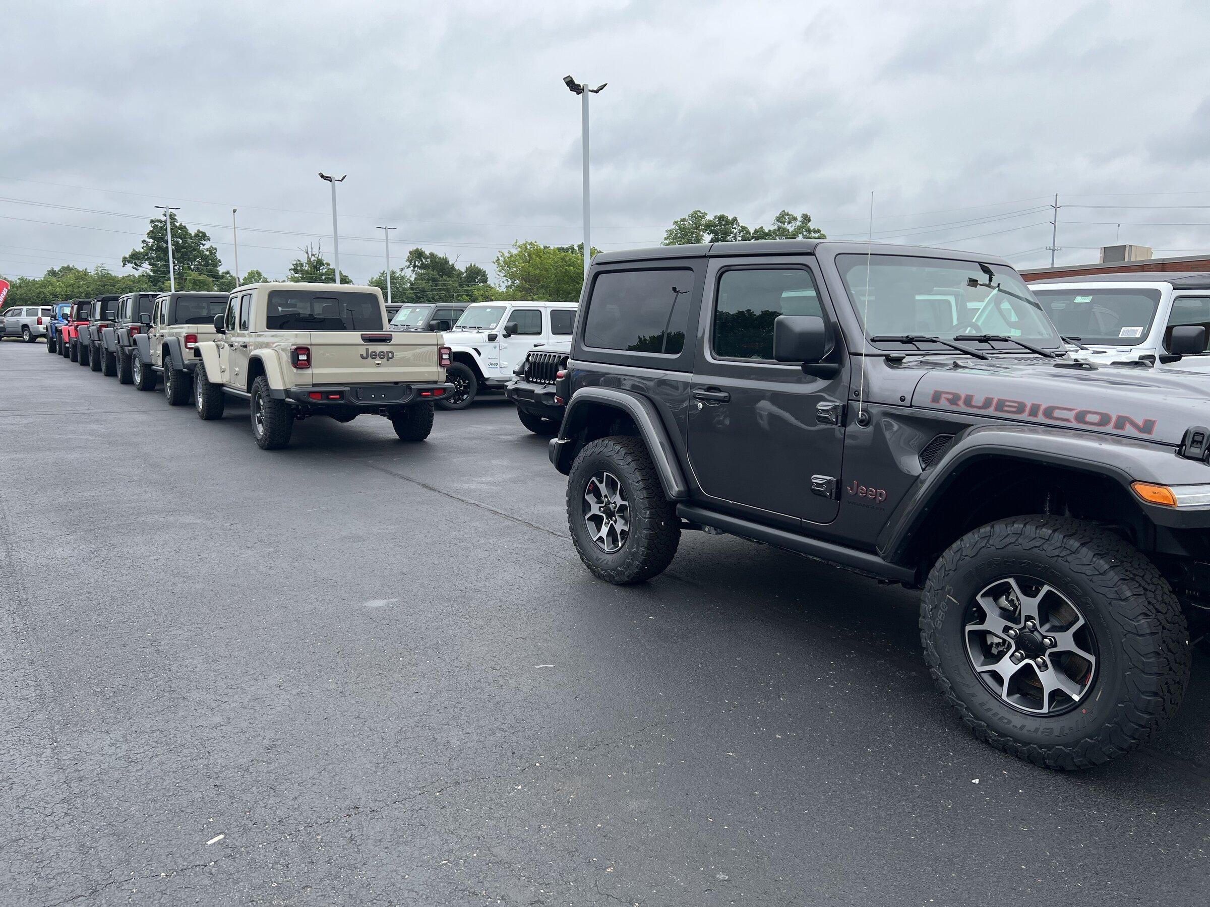 Jeep Gladiator Gobi Gladiators Waiting Room AD62BC35-411D-4C4F-916E-8771E037B156