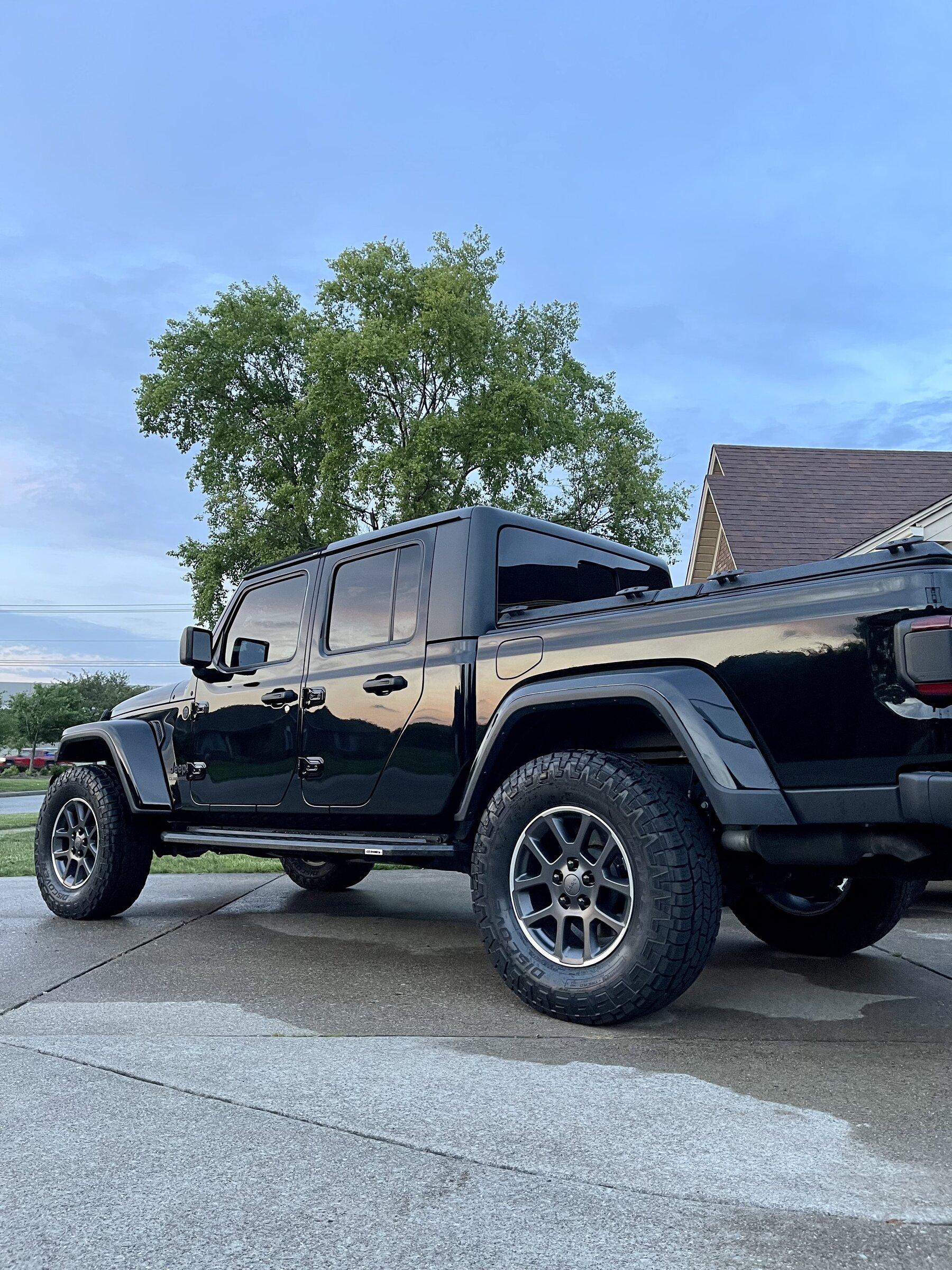Jeep Gladiator Bed Cover Preference: Roll Up or Flip Up, and Why? E8211F26-09D0-4078-A390-DC95D000A1FC