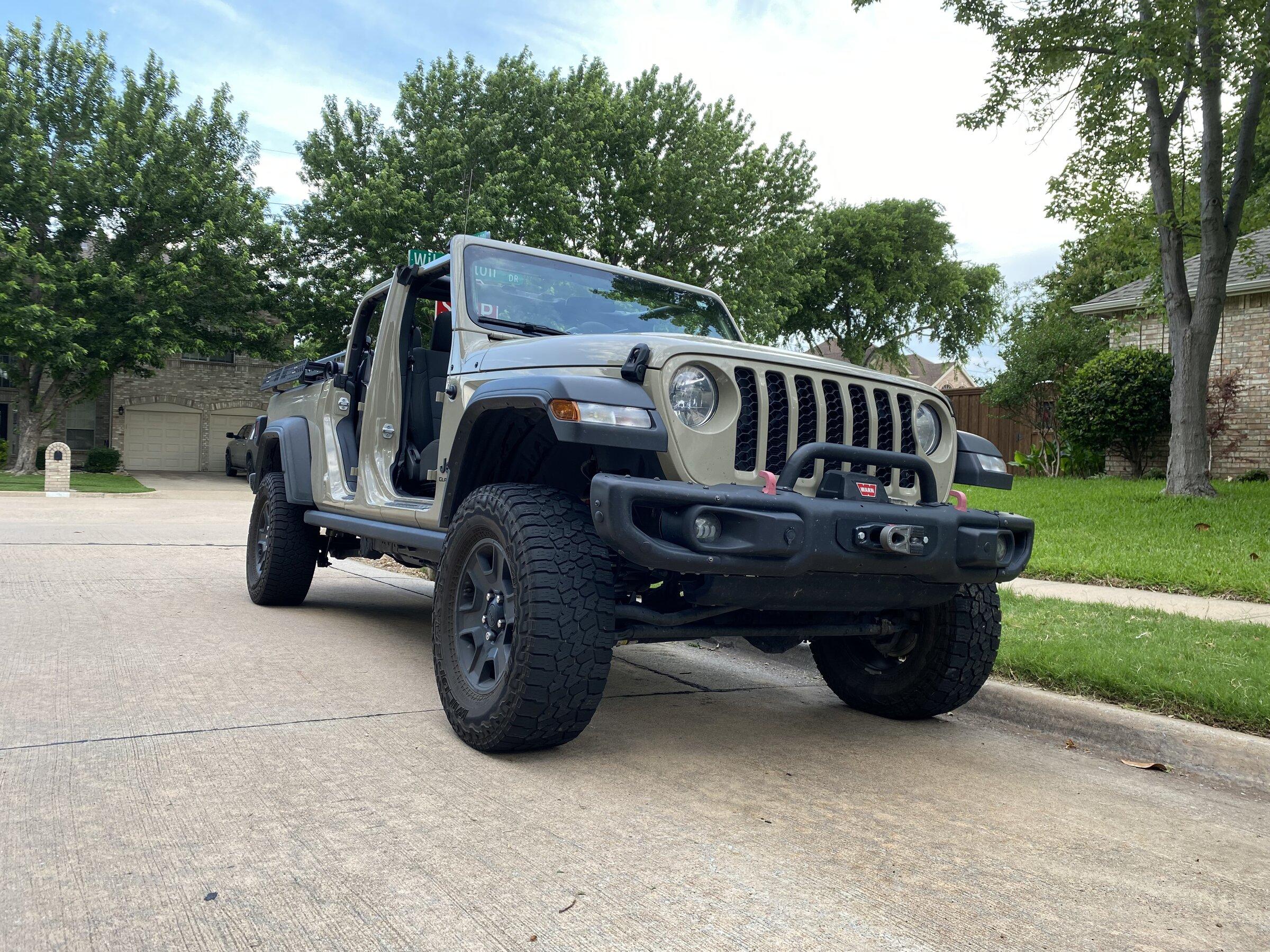 Jeep Gladiator Gobi Gladiators Waiting Room 936F2FDC-8904-4AB7-AC02-869811F8A30C