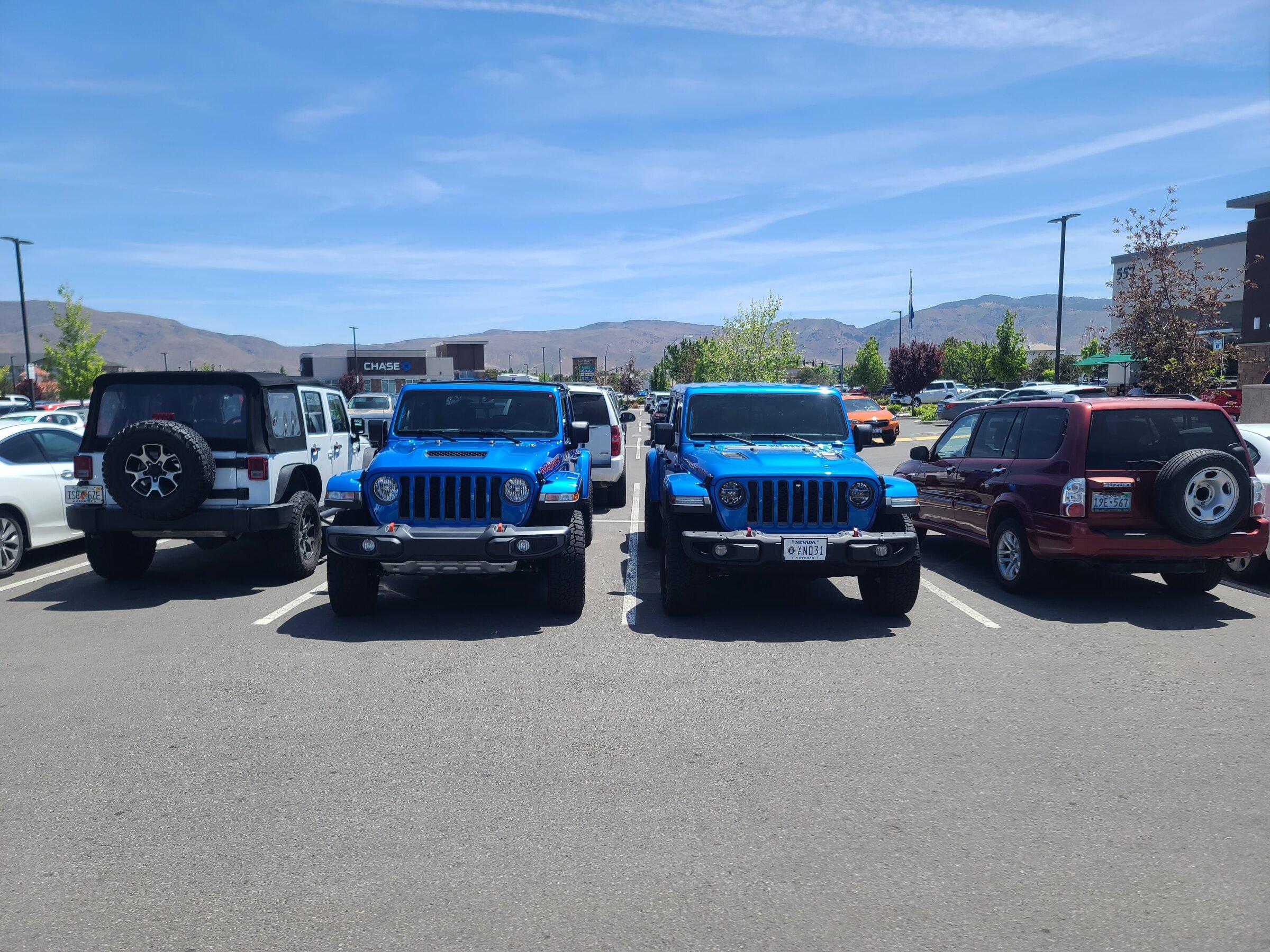 Jeep Gladiator Jeeps Parking Next To Jeeps 20220525_114813