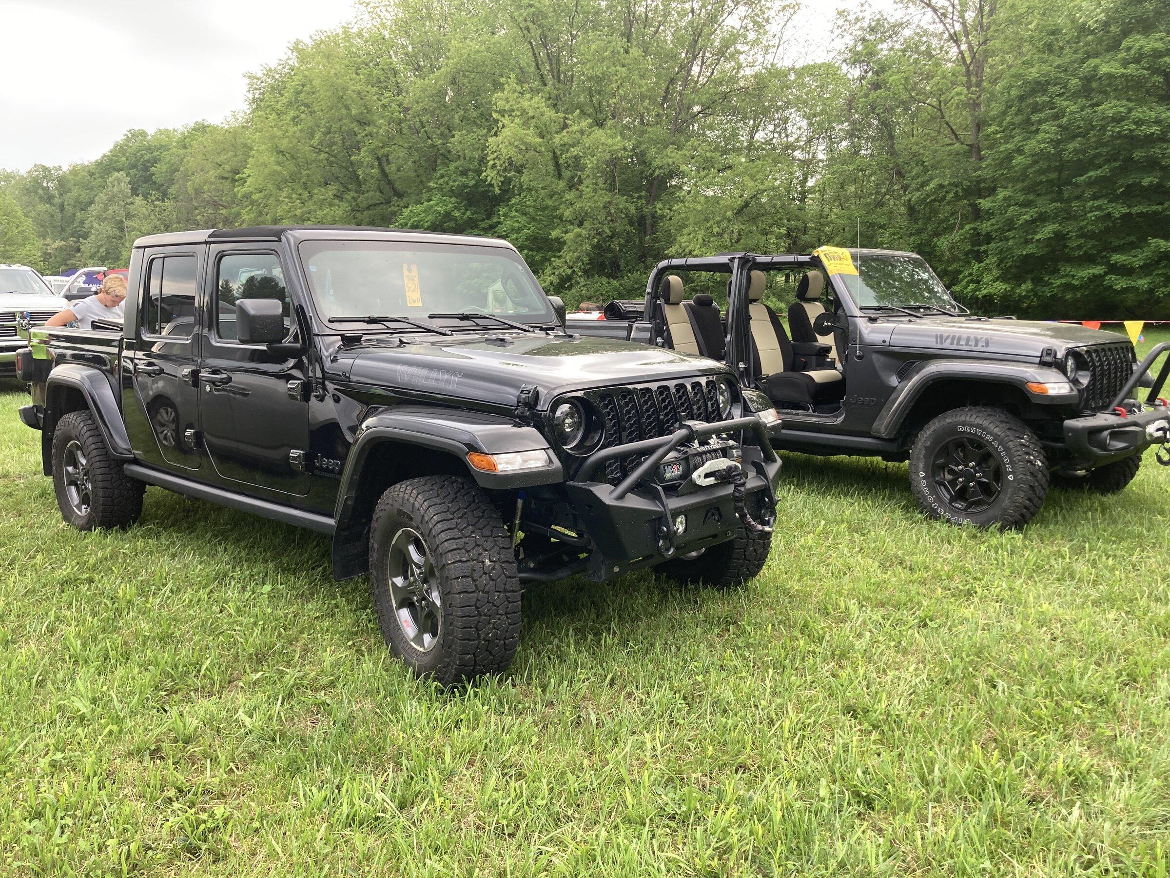 Jeep Gladiator Jeeps Parking Next To Jeeps F14E1750-BC22-4D72-A4B2-B81645F95F71