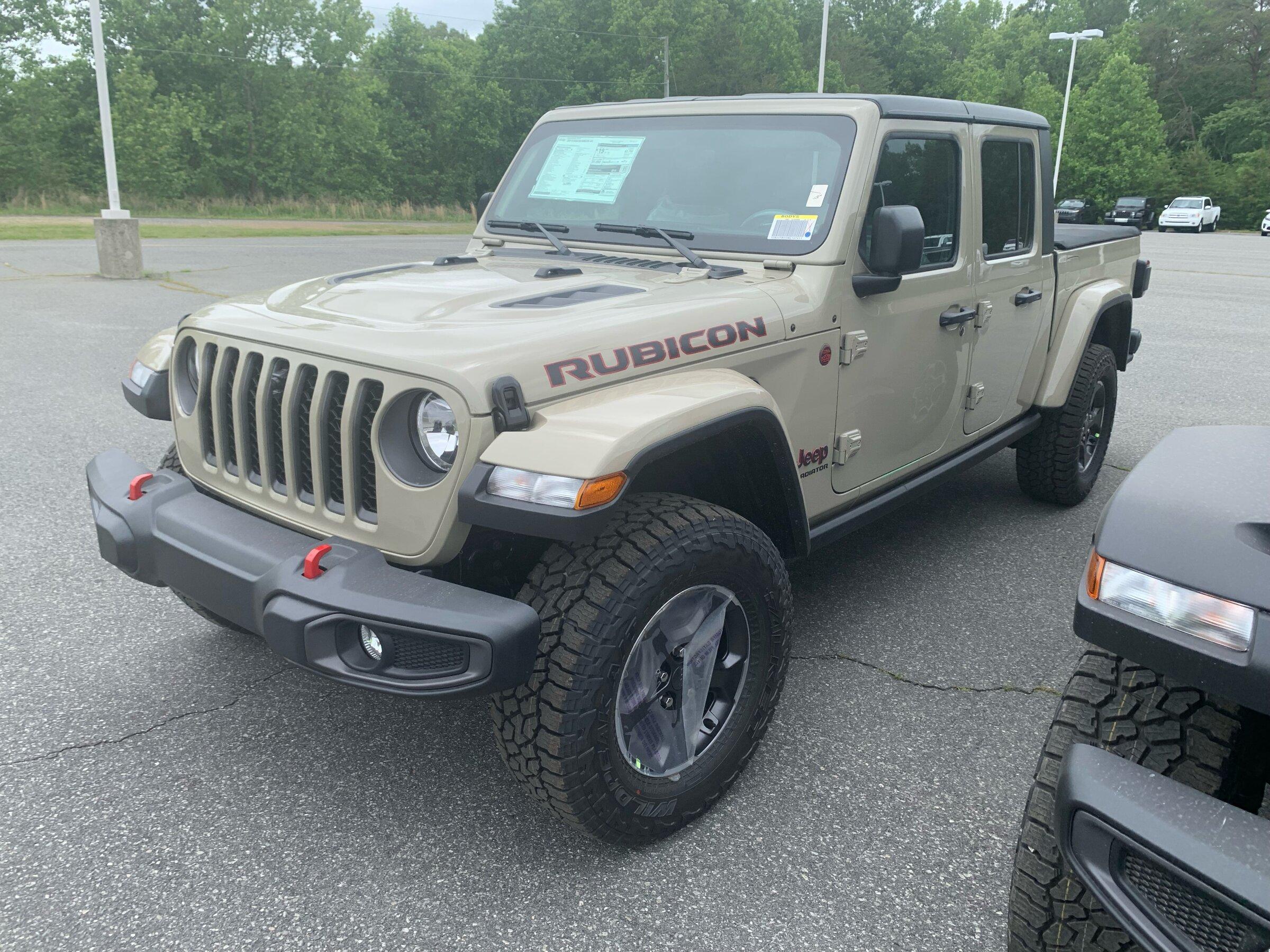 Jeep Gladiator Gobi Gladiators Waiting Room 9CFBF5E5-5DC3-4ED6-BE66-601AD1950FE9
