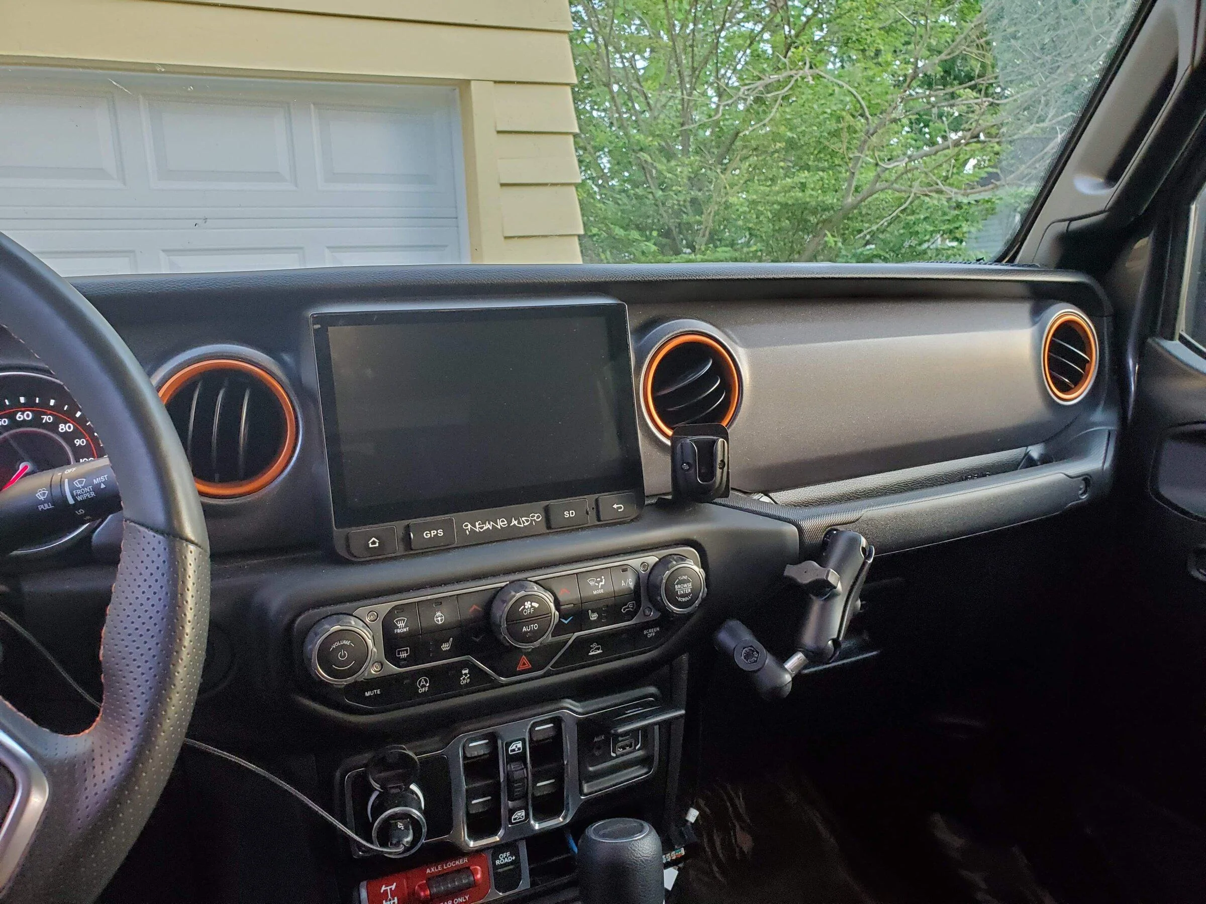 Jeep Gladiator Tablet mounts?  iPad air is too big for this interior :( 20220526_195453