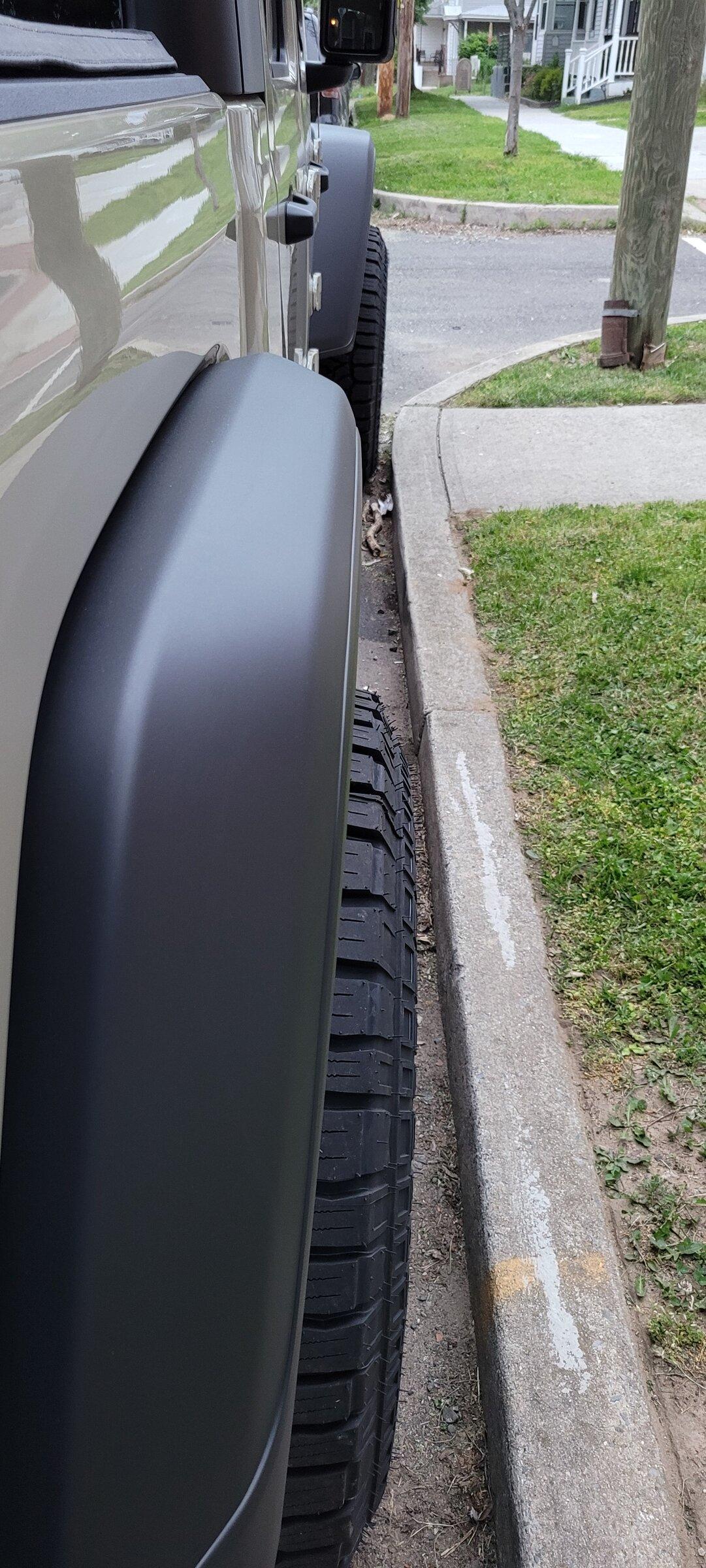 Jeep Gladiator Pics request: +6 offset with 12.50 tires on Mojave (no spacers) 20220526_200434