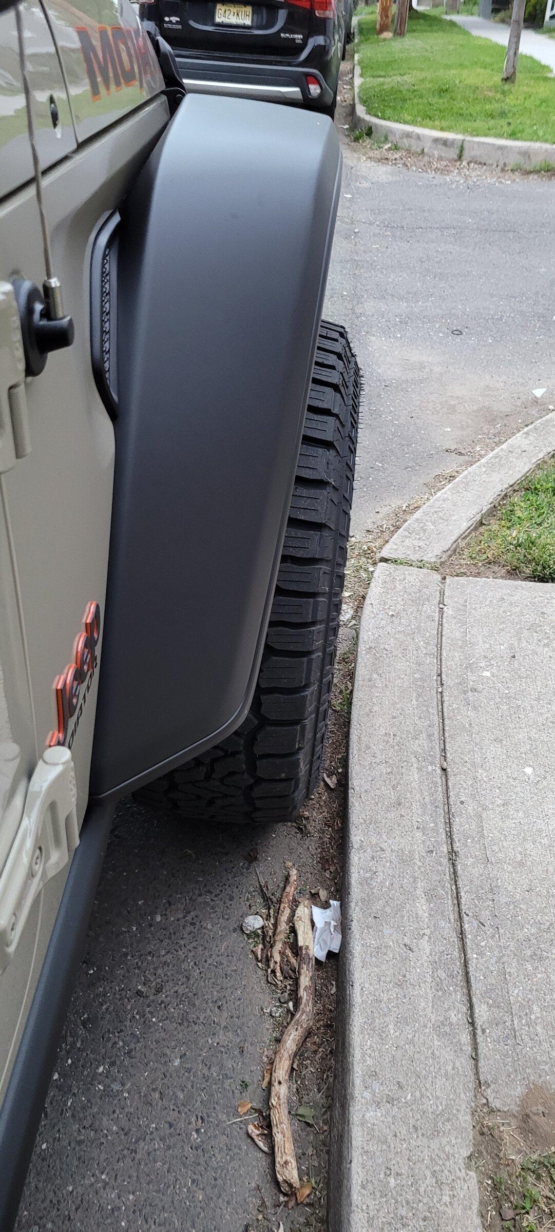 Jeep Gladiator Pics request: +6 offset with 12.50 tires on Mojave (no spacers) 20220526_200442