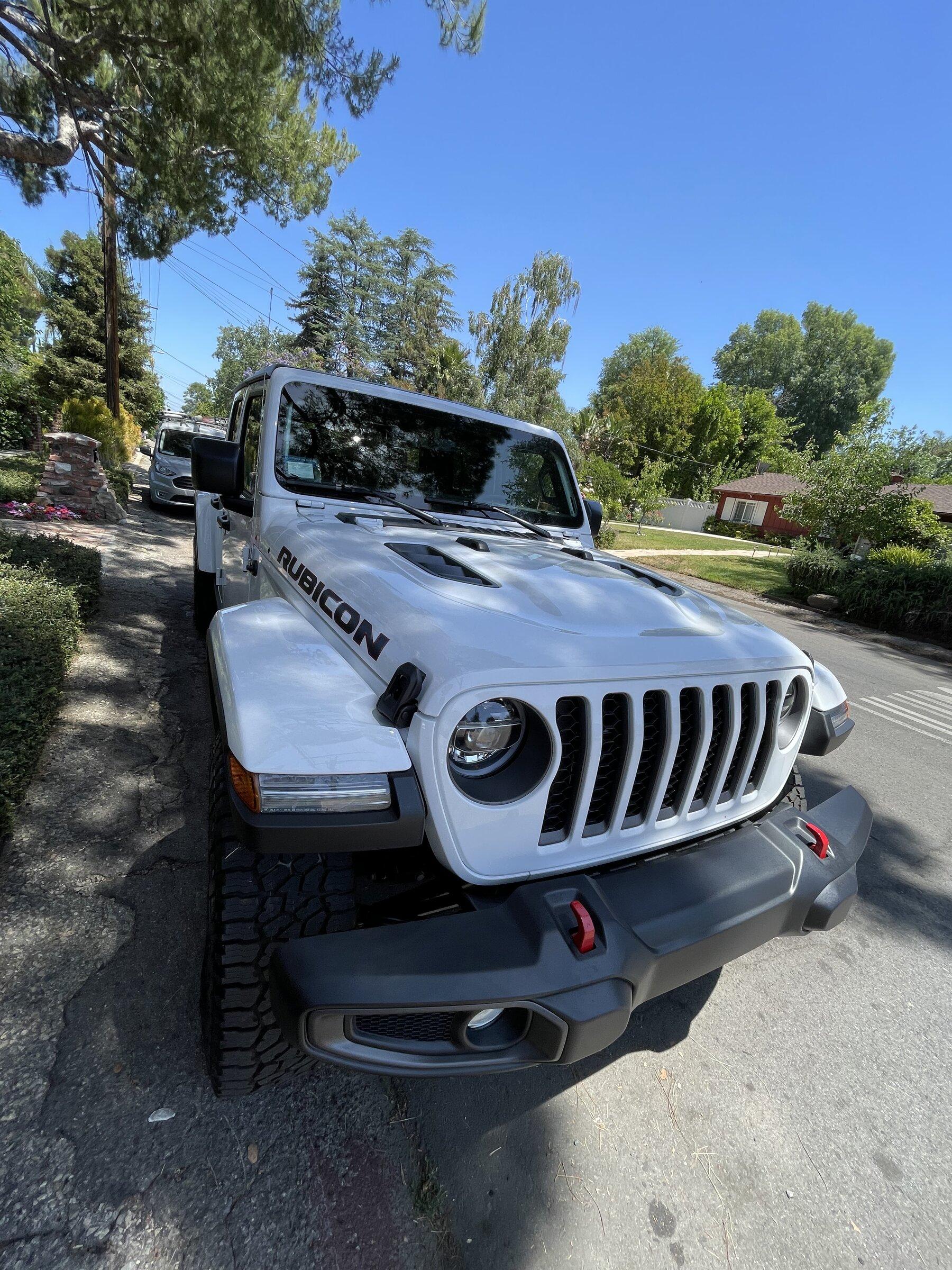 Jeep Gladiator New member with a new buddy 6A3C168B-B4A3-40A7-9EAE-13B4CC10EEAF
