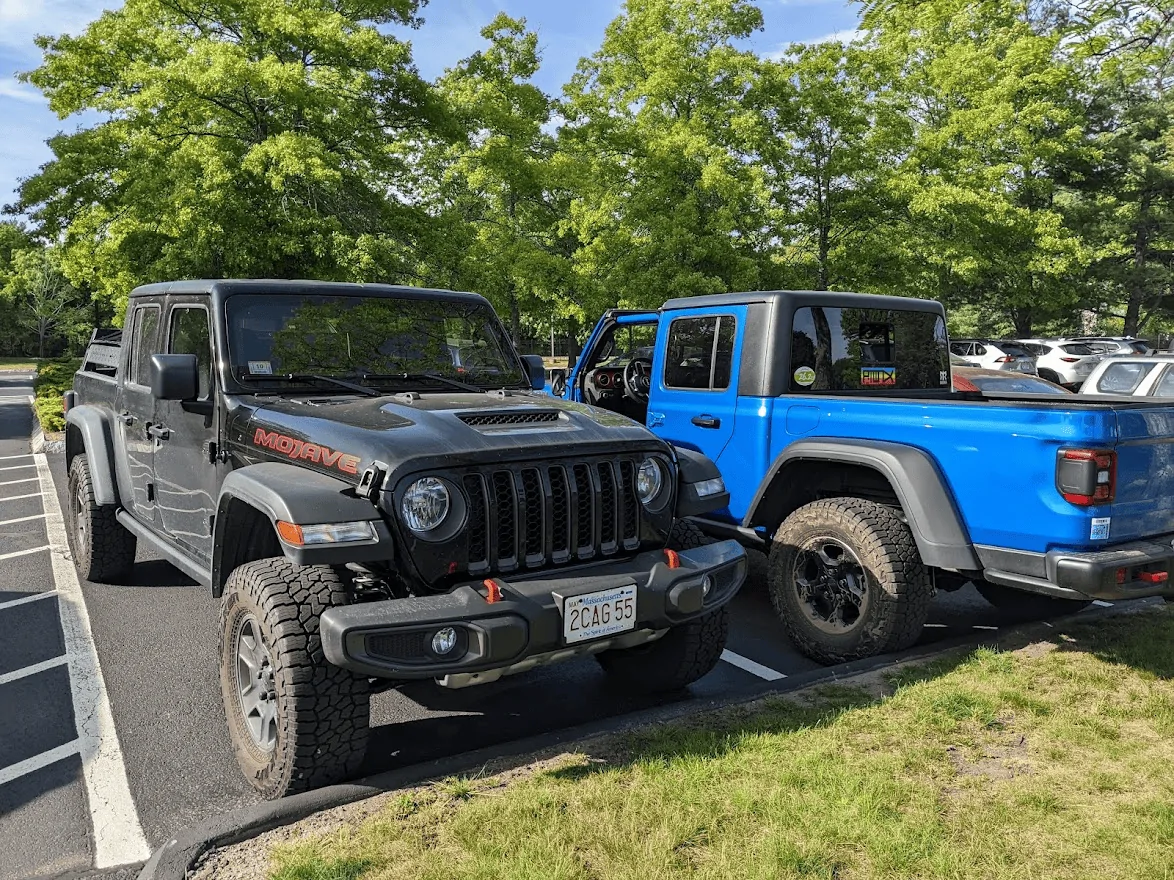 Jeep Gladiator Jeeps Parking Next To Jeeps 1653679468517