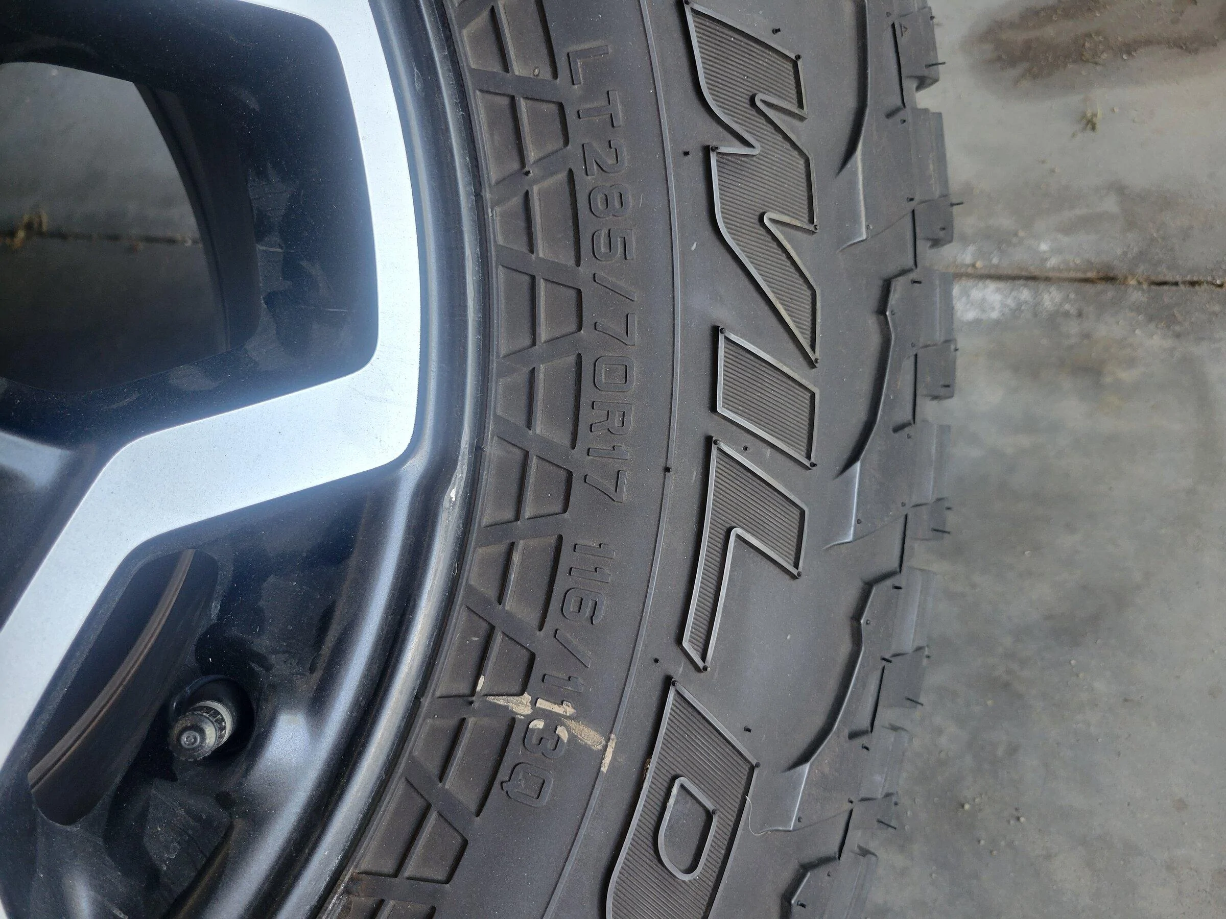 Jeep Gladiator 5 Rubicon wheels and tires 20220528_151807