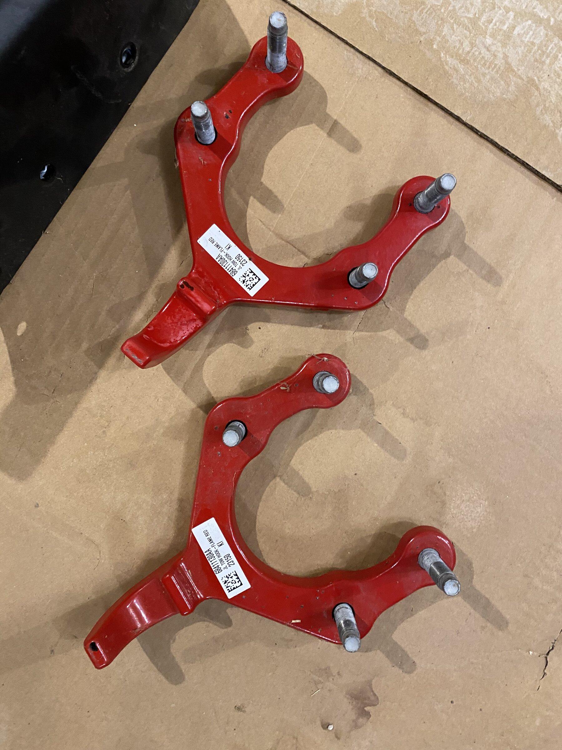 Jeep Gladiator Rubicon front tow hooks in kc area 48D8F888-4704-4BFA-8B92-3F09357B3165