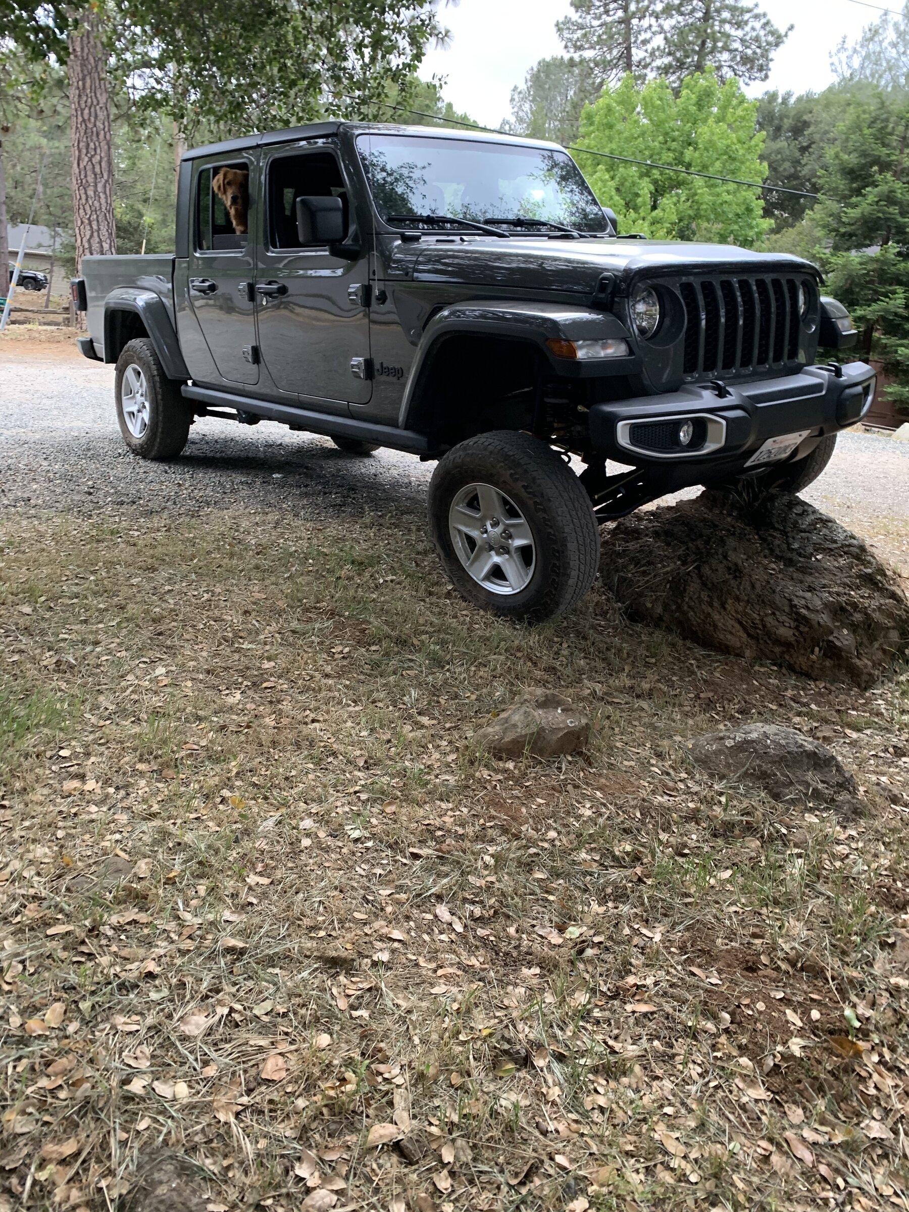 Jeep Gladiator Eco diesel Suspension bottoming out on normal roads 359984FE-9D4B-4836-942D-A795D1818377