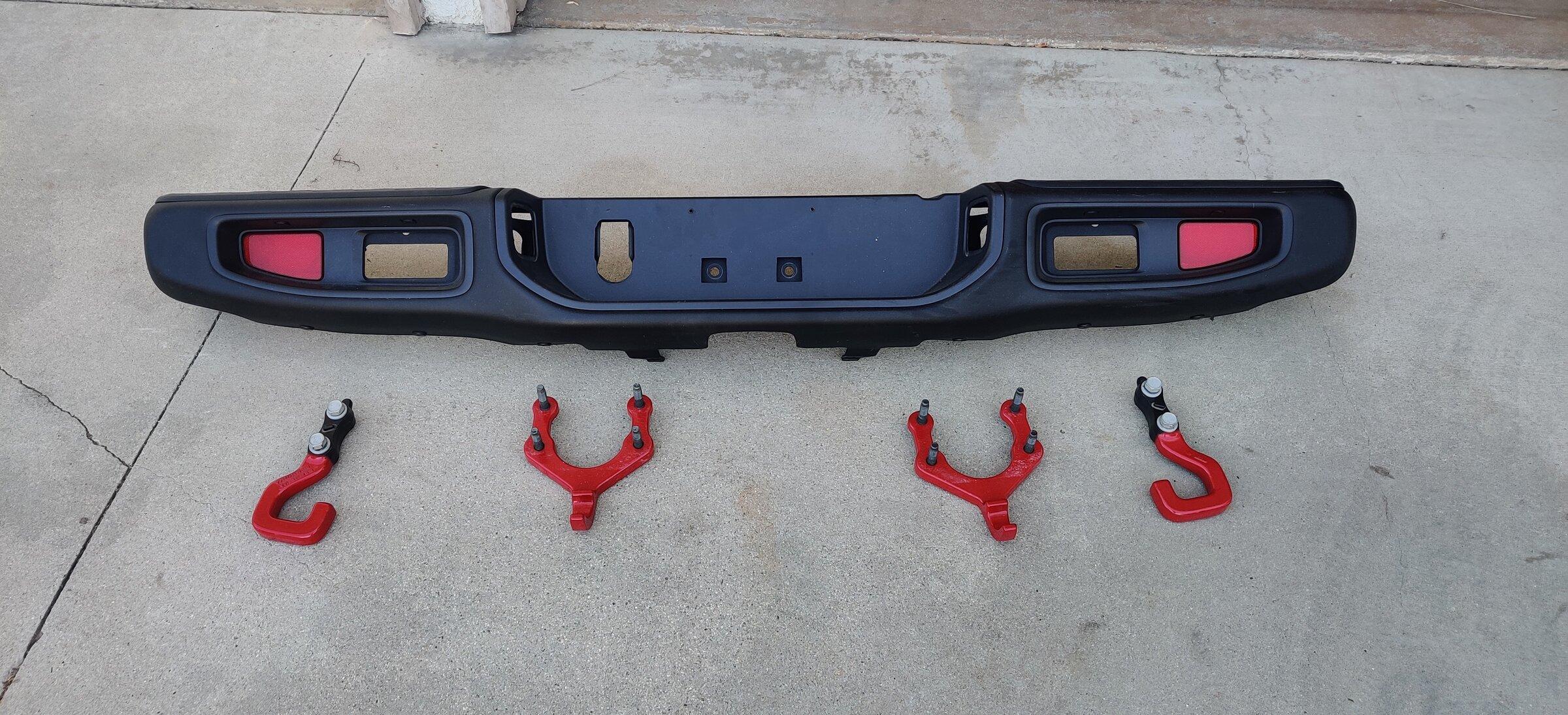 Jeep Gladiator JT Rubi Rear Steel bumper + front red hooks IMG_20220529_164418