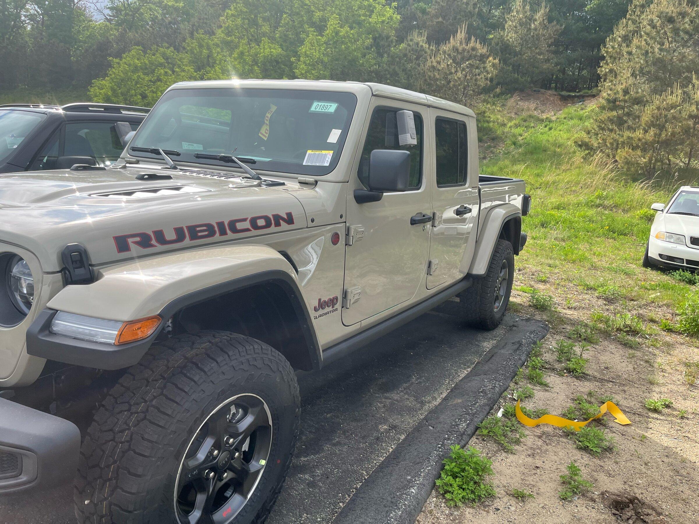 Jeep Gladiator Gobi Gladiators Waiting Room 53CAAB63-B571-49BF-8A07-E9B17EAC0319