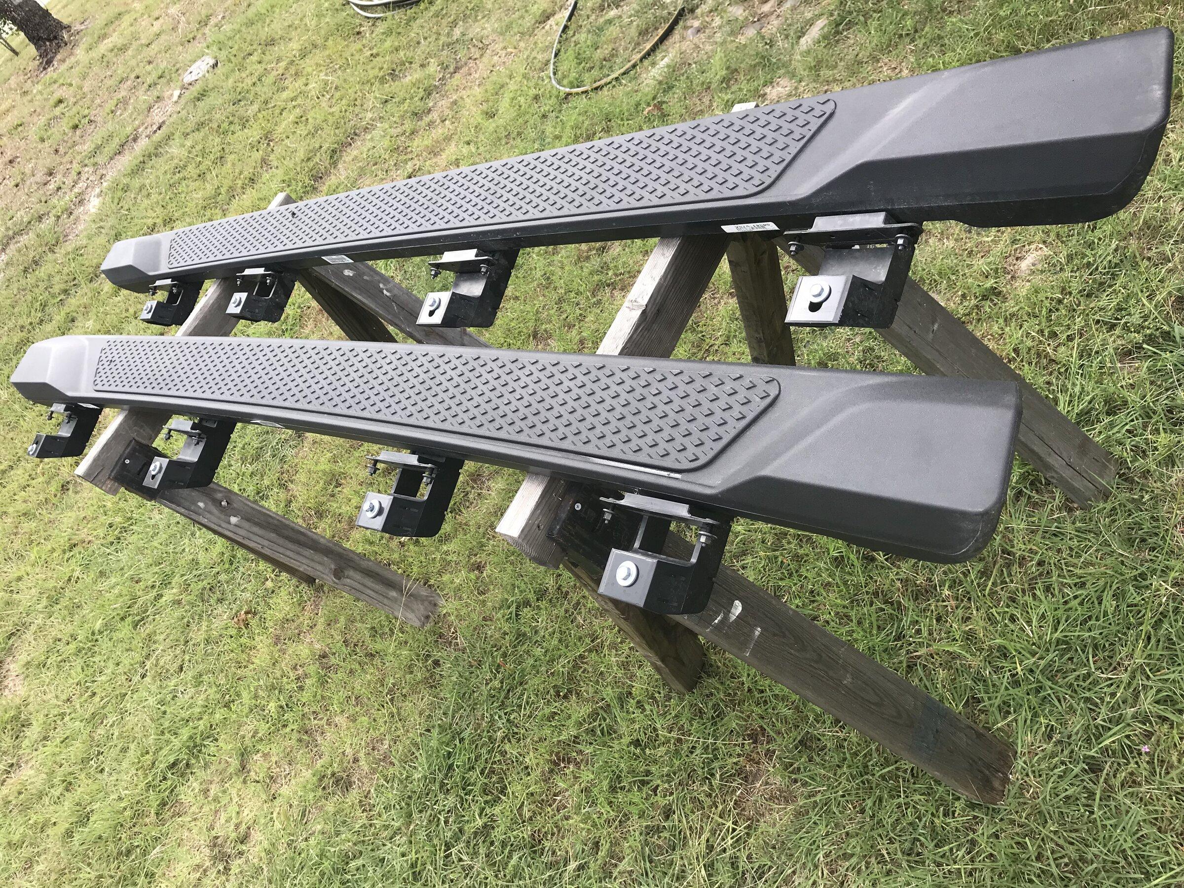 Jeep Gladiator Stock 2022 Texas Trail Side Steps DB738ACD-95AC-4048-886F-38A22B7BE5FC