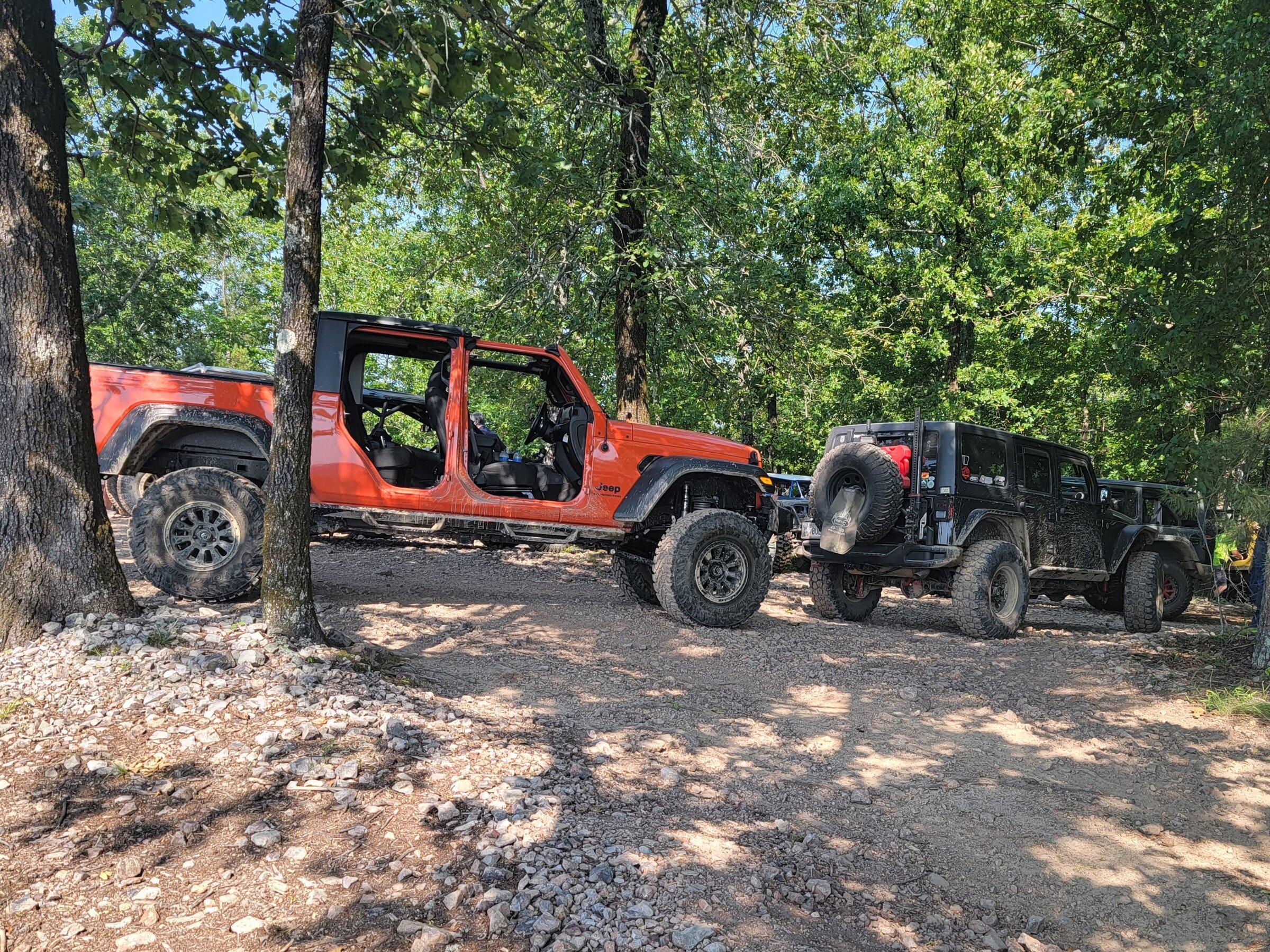 Jeep Gladiator Jeeps Parking Next To Jeeps 20220529_100140