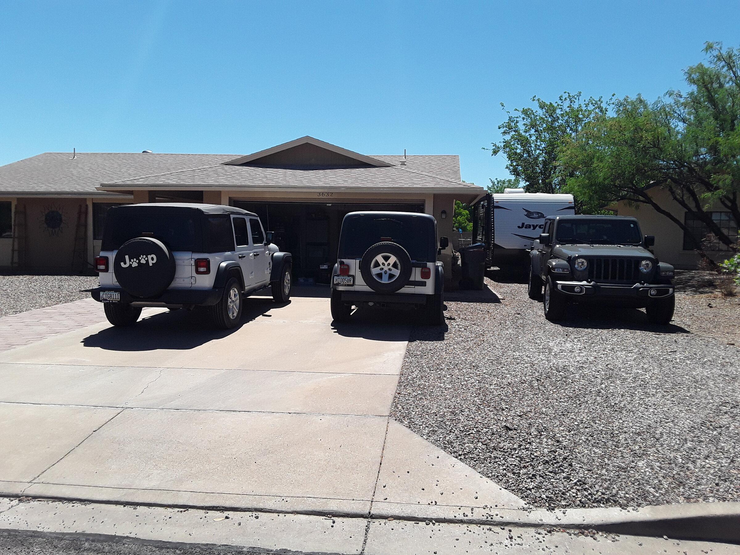 Jeep Gladiator Jeeps Parking Next To Jeeps 20220509_102939