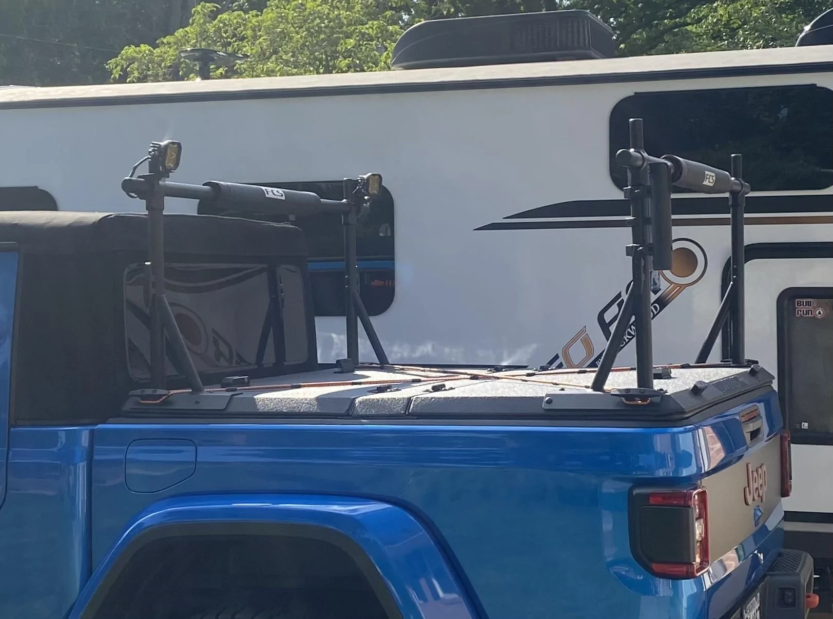 Jeep Gladiator Diamondback SE Tonneau Cover with Rack $1200 EEB54078-8CD0-439B-A5E6-8A7098E686A7