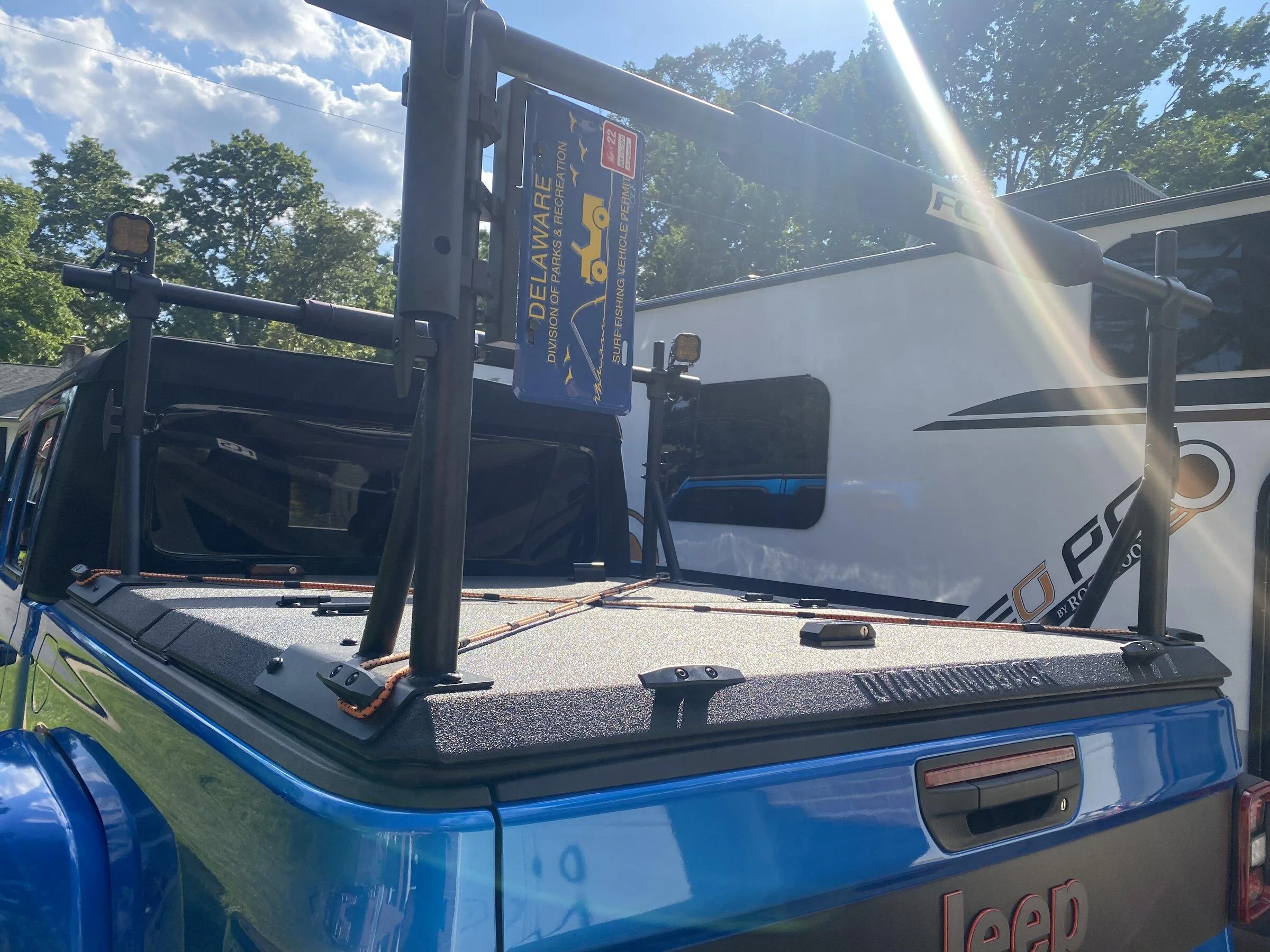 Jeep Gladiator Diamondback SE Tonneau Cover with Rack $1200 F4361994-03FA-4C88-9D7E-3300E246B346