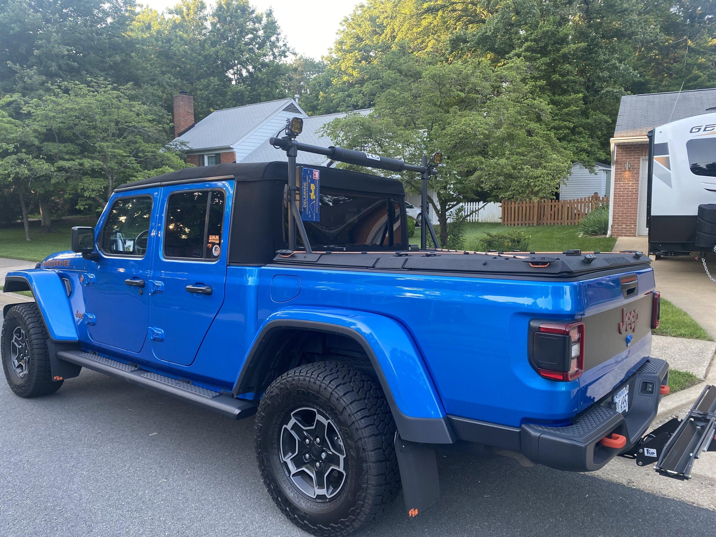 Jeep Gladiator Diamondback SE Tonneau Cover with Rack $1200 FBED8C88-FC94-458A-BC09-DC7BD31E9F2A