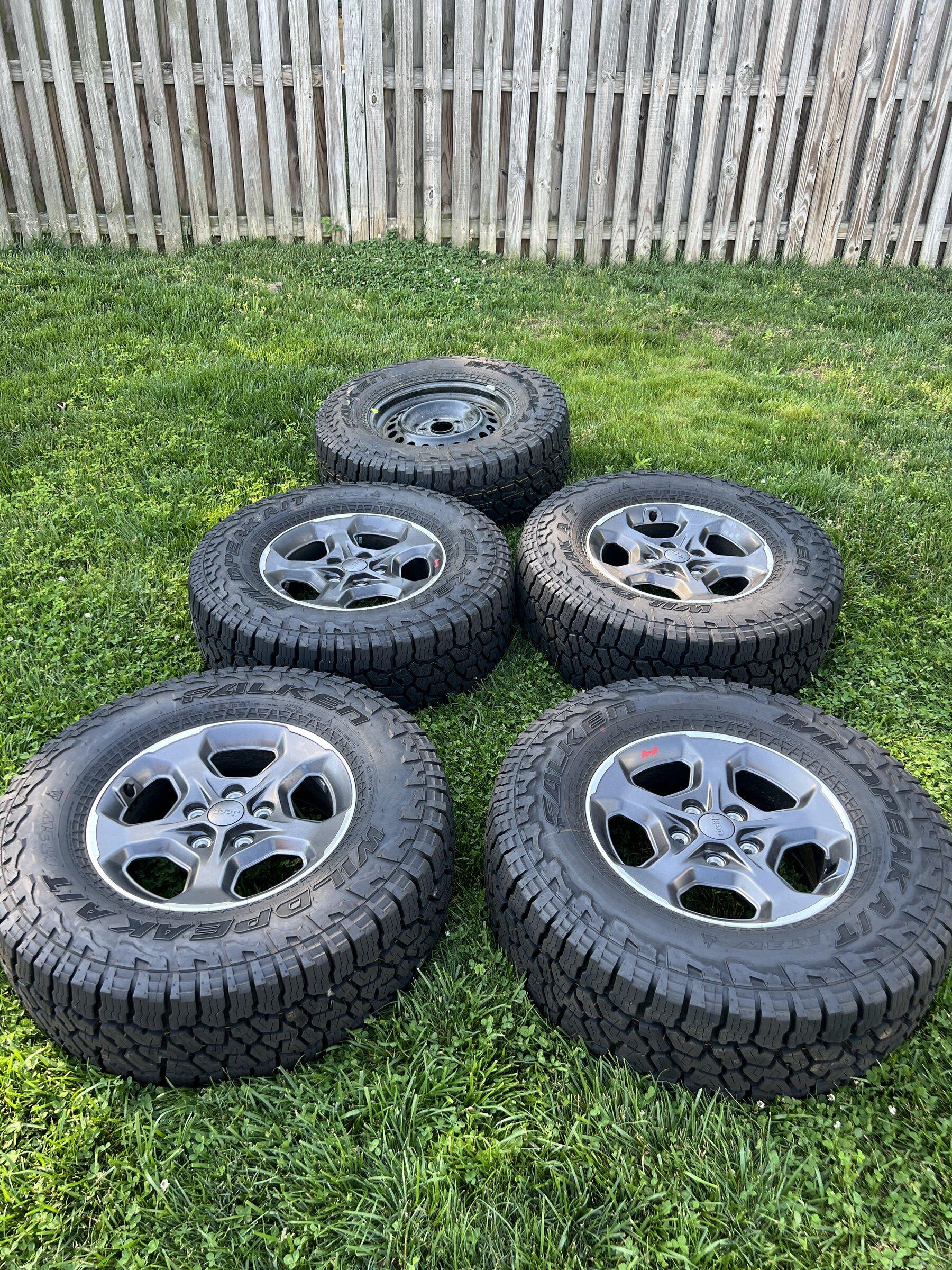 Jeep Gladiator Rubicon wheels and tires $1500 42CC8018-0388-4902-AD02-441CD2C45484
