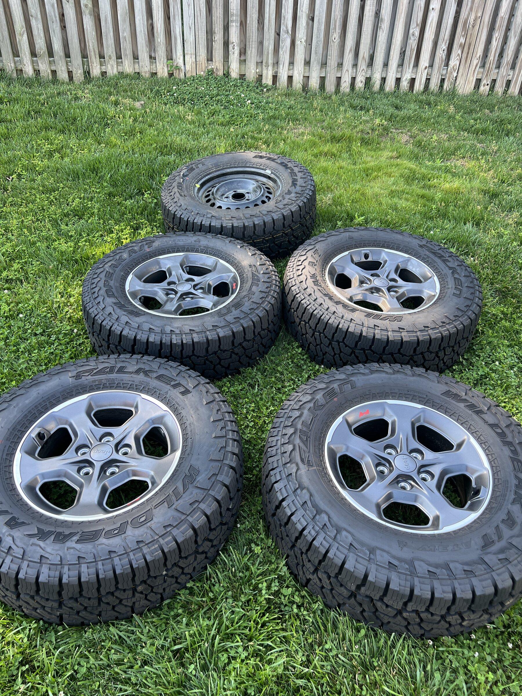 Jeep Gladiator Rubicon wheels and tires $1500 C1B921AF-8318-49D2-B376-A004B956E287