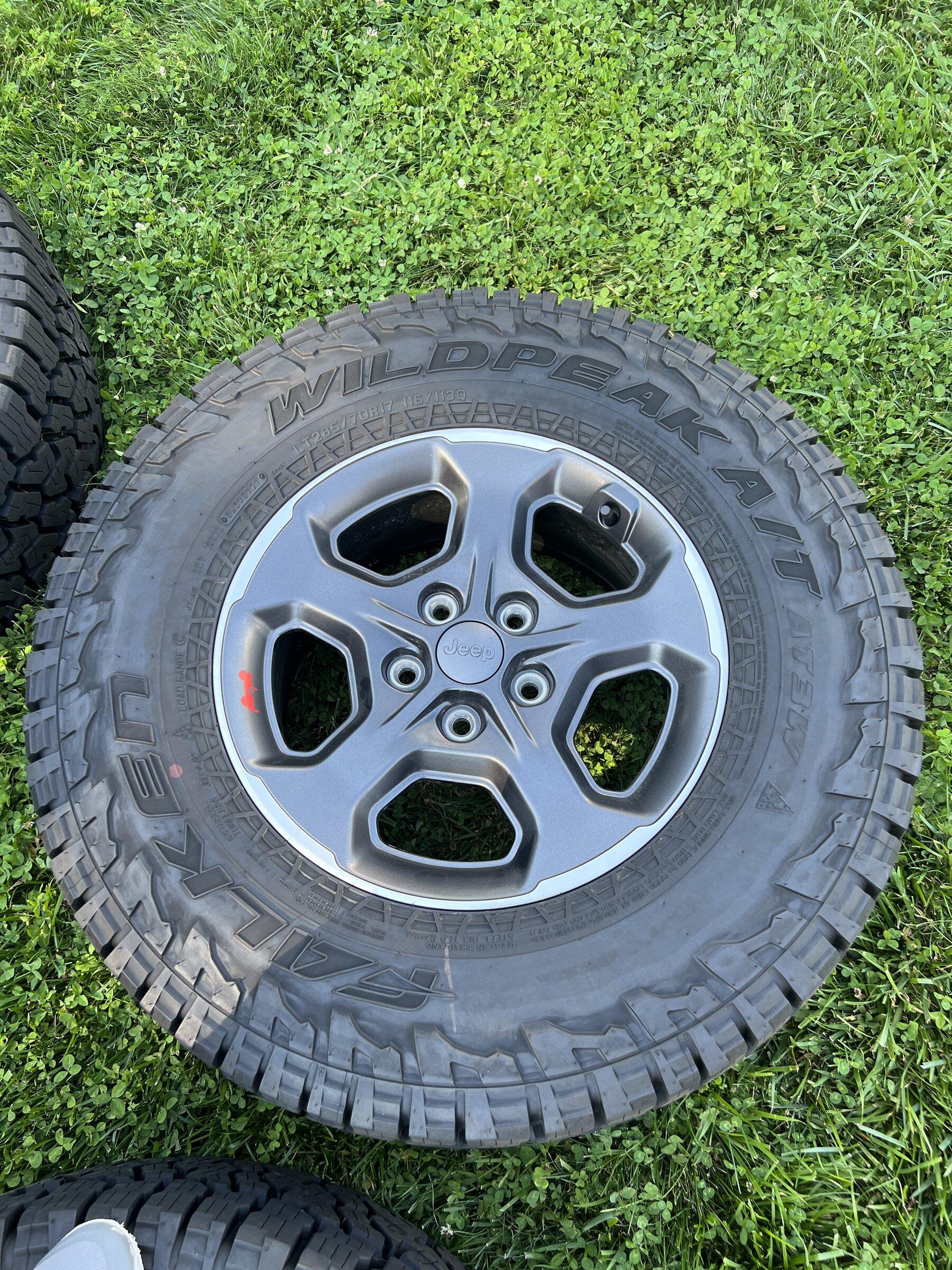 Jeep Gladiator Rubicon wheels and tires $1500 EF4CFDF6-2303-46AE-9823-2BF6624793F5