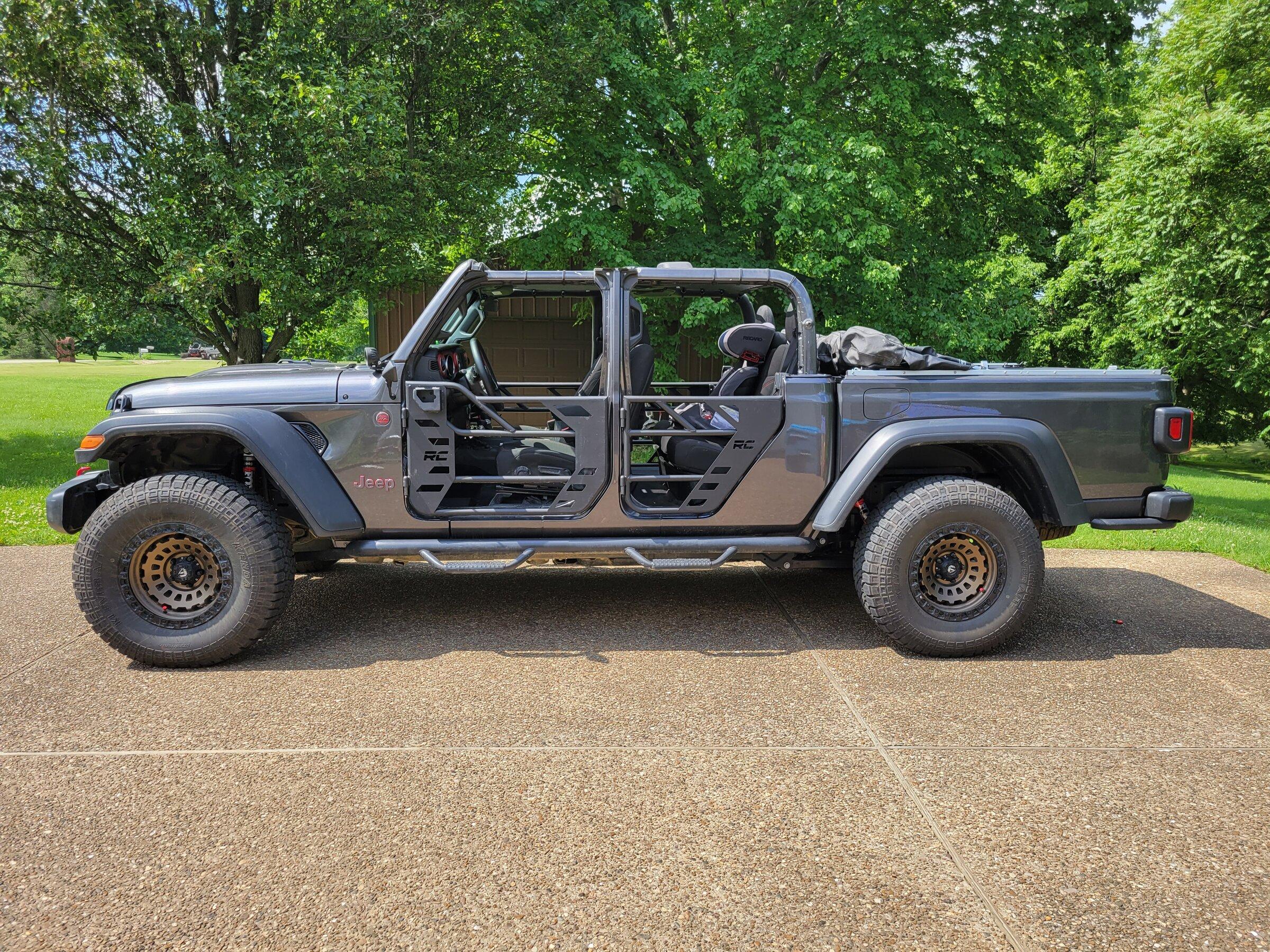 Jeep Gladiator Updated - Gladiator EcoDiesel Bottoming Out Poll 2 - Spring Part Numbers 20220531_160156