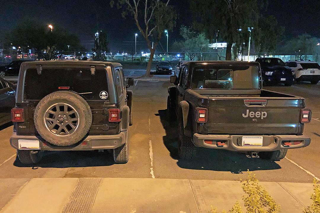 Jeep Gladiator Jeeps Parking Next To Jeeps Jeep-Parking-Work-M