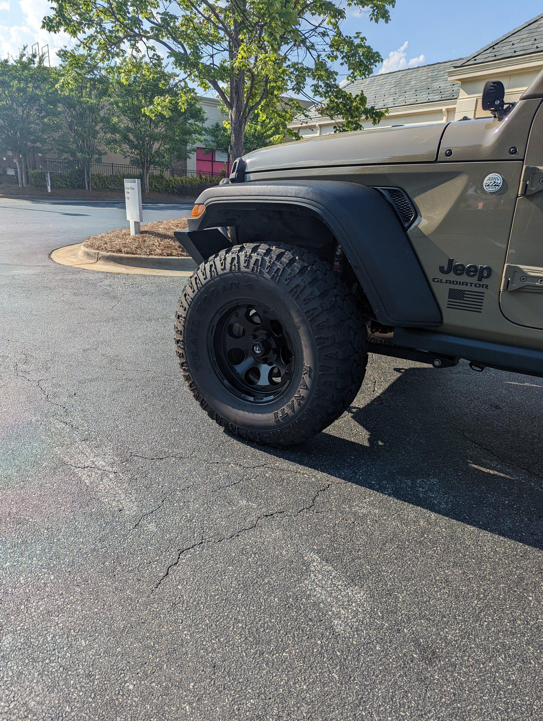Jeep Gladiator New Wheels Being Installed PXL_20220601_213748271.MP