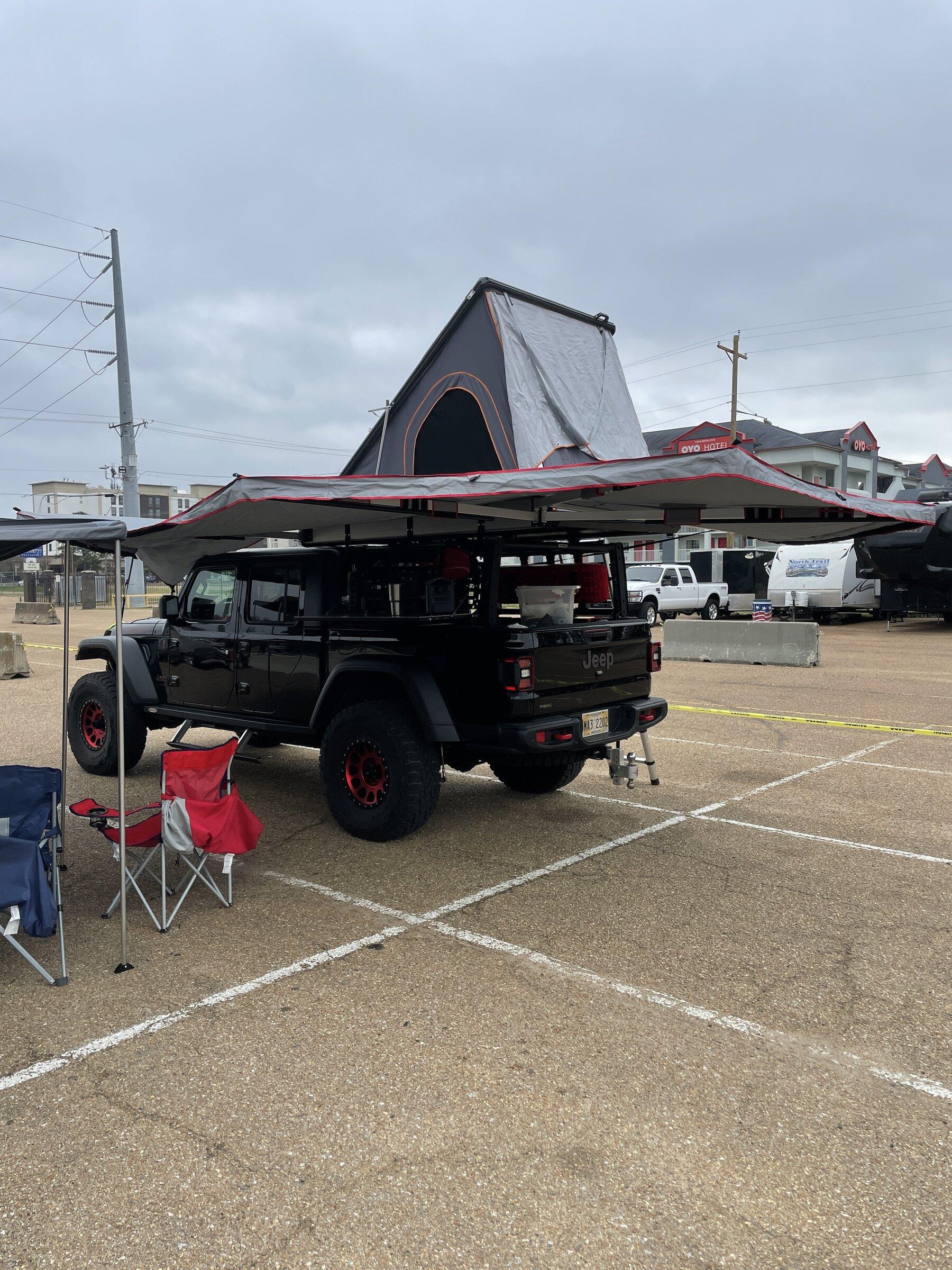 Jeep Gladiator Go Rhino XRS Xtreme Bed Rack $1000 OBO 66818655576__E486CB92-DE59-4D33-AA75-8018CE559BA4.fullsizerender.JPG