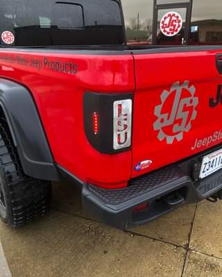 Jeep Gladiator JeepSteel flush tail lights _nc_ohc=6pdYAwm5NXwAX8XJTzy&_nc_ht=scontent-lax3-2