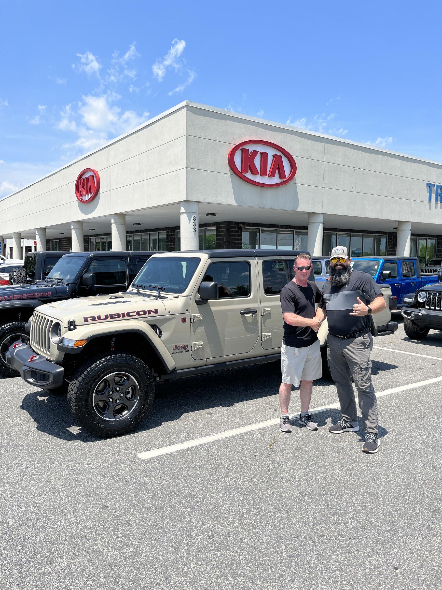 Jeep Gladiator Gobi Gladiators Waiting Room AB9E6528-B53C-4734-8851-597F760A3E48