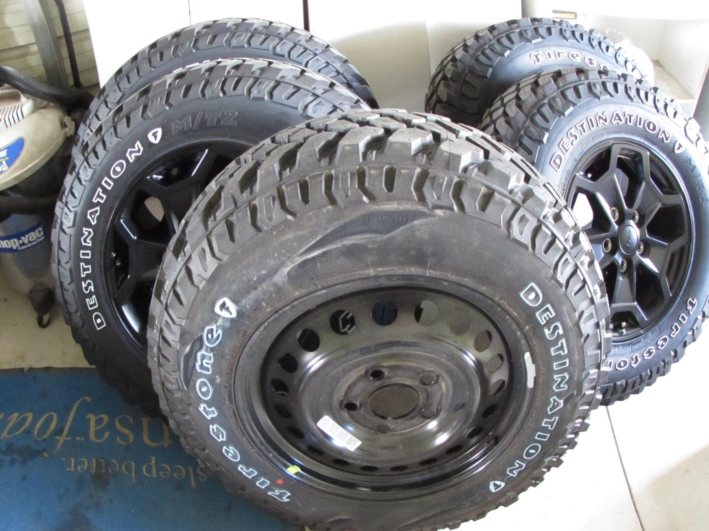Jeep Gladiator (SALE PENDING) 5- 2022 Willys tire and wheels. Firestone Destination 255/75/17 MT/2. Only 900 miles on them IMG_2796