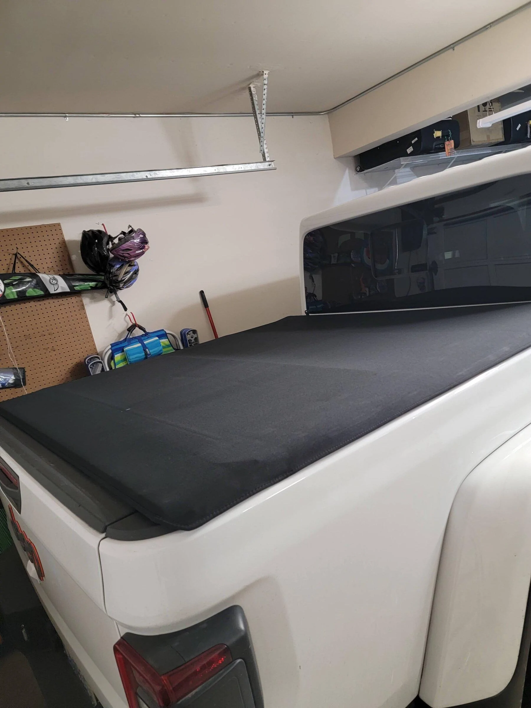Jeep Gladiator ***Price Drop**: Rollup Tonneau Cover - Mopar (82215617) - Redmond, WA: Was $300 now $250 20220509_111757