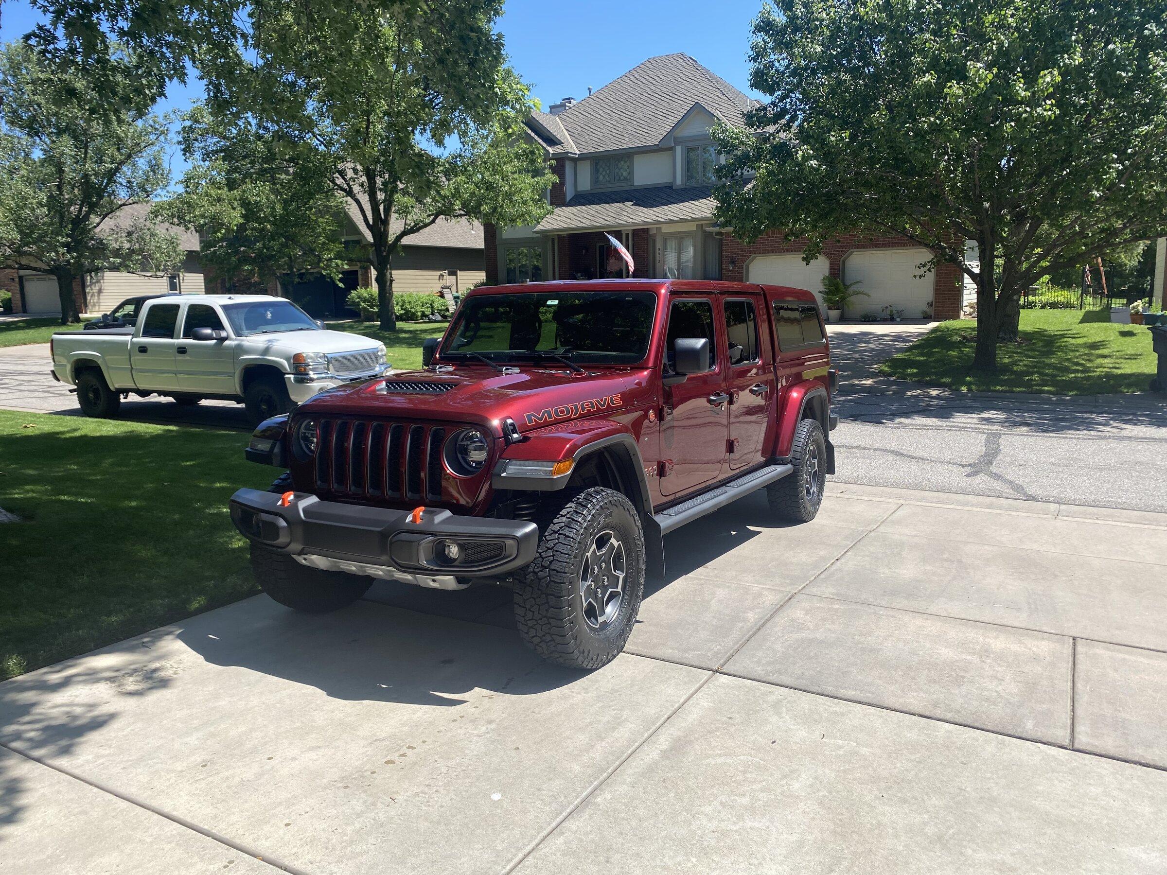 Jeep Gladiator ARE CX Evolve + Snazzberry 19143298-E981-47EB-85A7-92D7F345DAD9