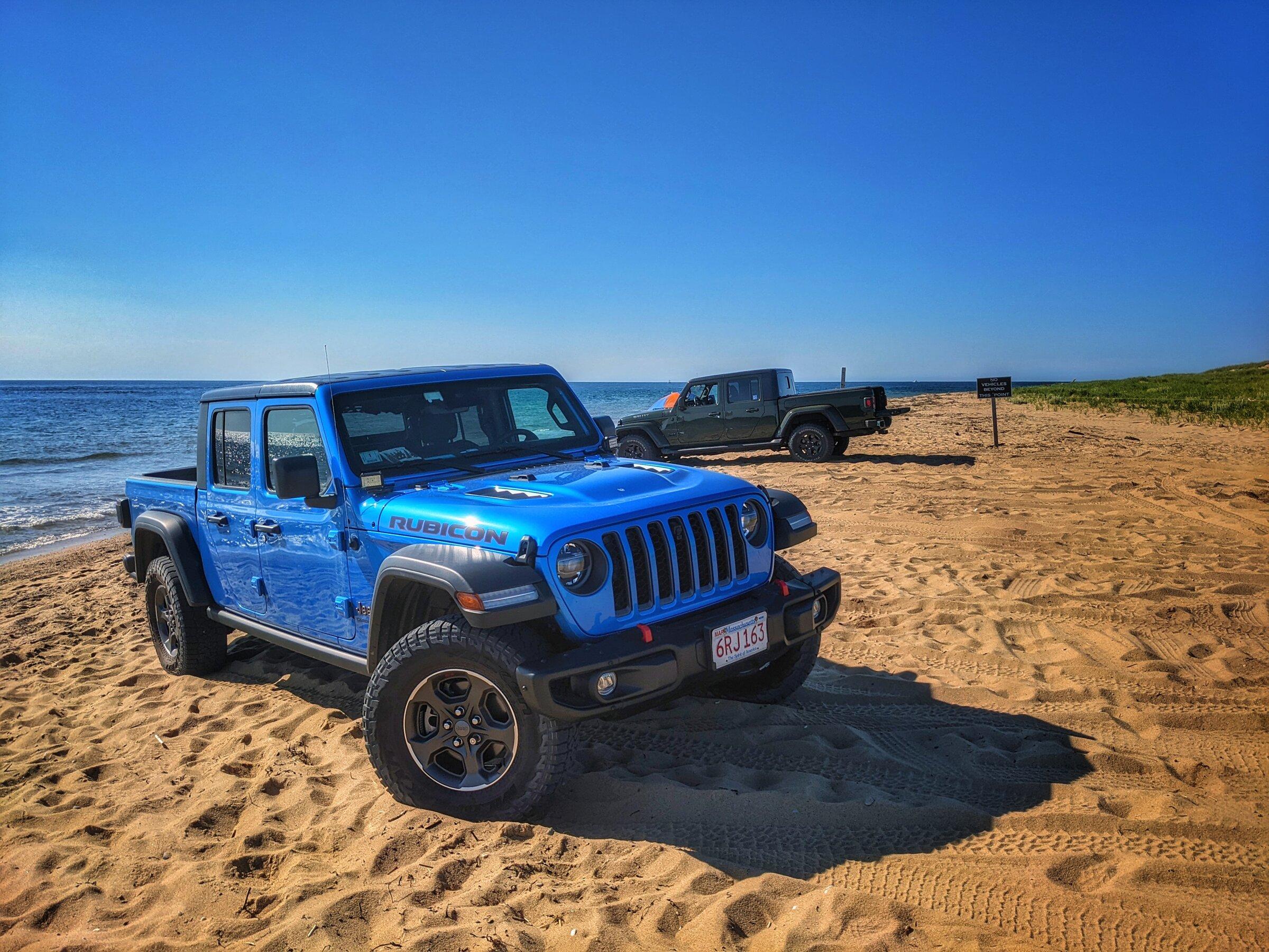 Jeep Gladiator Jeeps Parking Next To Jeeps PXL_20220604_204017243.MP-01