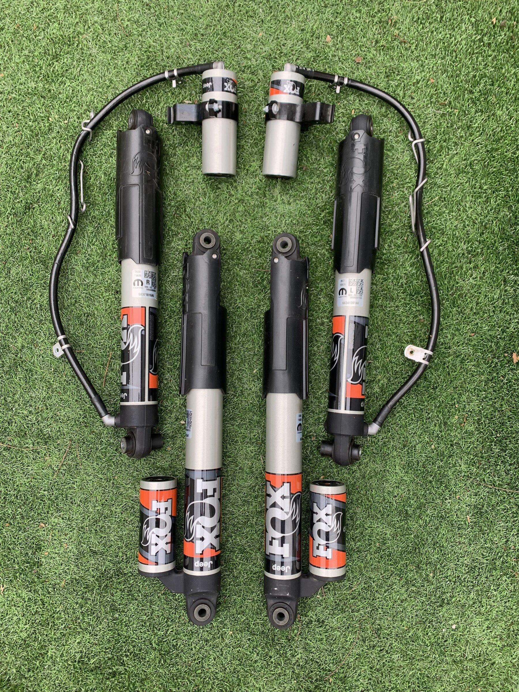 Jeep Gladiator Mojave Shocks with resevoir mounting brackets 300C40E0-EA03-41EC-864C-31FB49FA4DDC.jpe