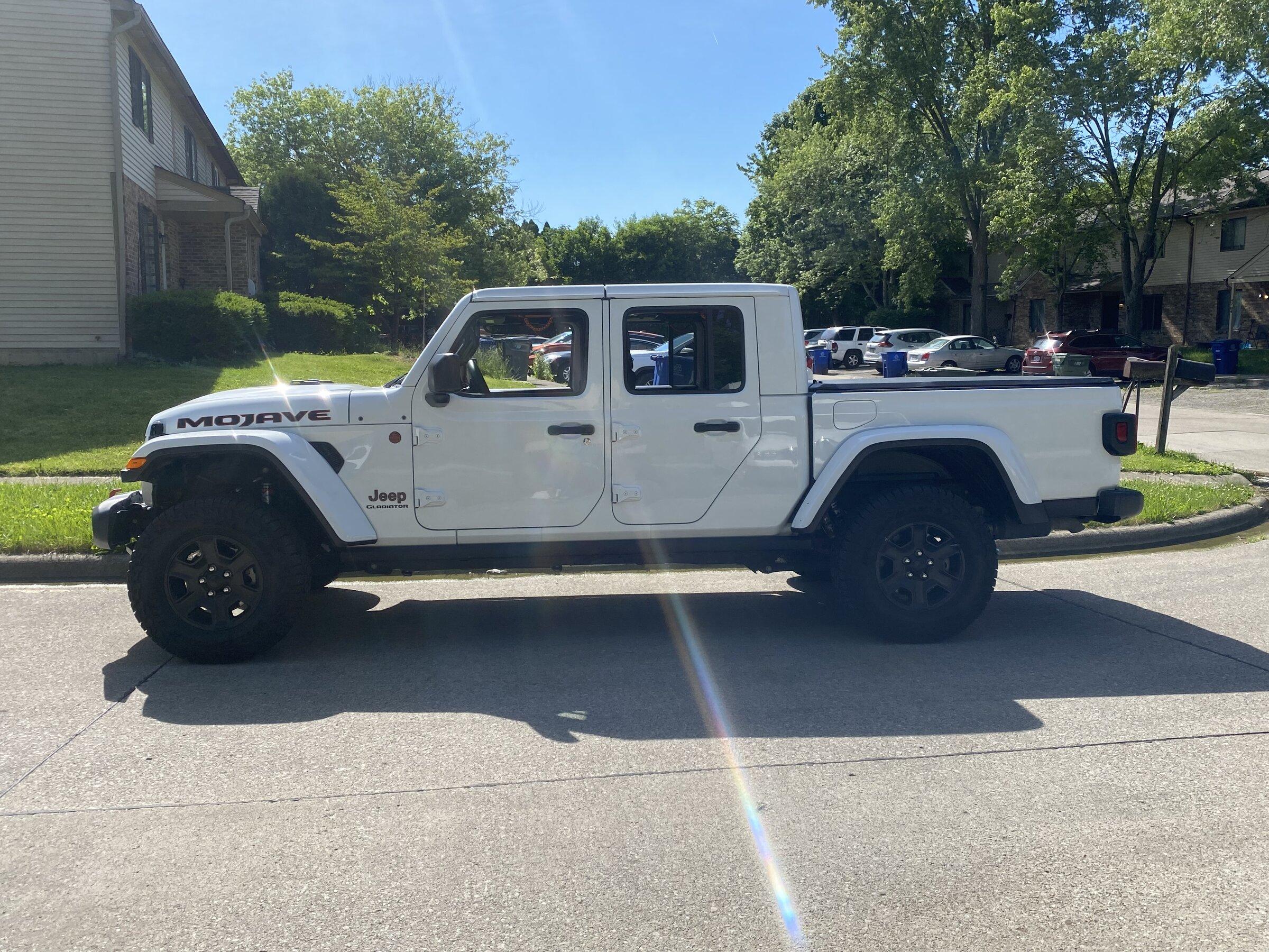 Jeep Gladiator BRIGHT WHITE Gladiator JT Club 88DC7CFE-F20E-4A1F-B717-69F18A026C12