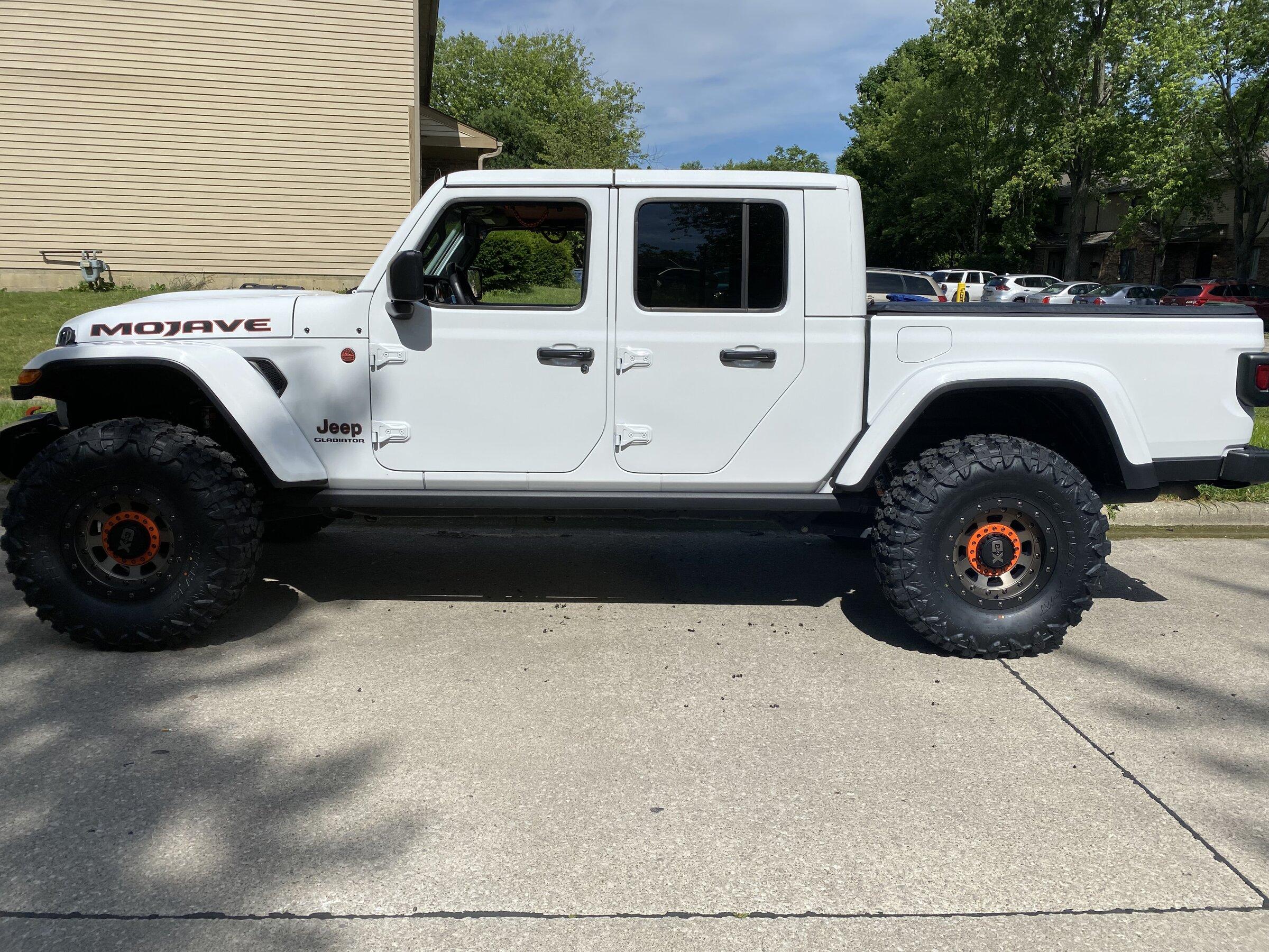 Jeep Gladiator BRIGHT WHITE Gladiator JT Club 4ED4067C-5D36-4E43-B966-7F95EBCFDF98