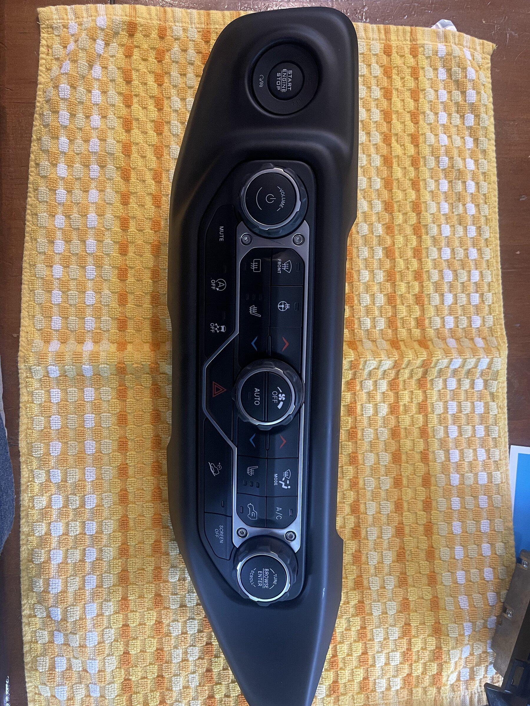 Jeep Gladiator JL or JT 7 inch radio OEM 8143C998-D66C-4D39-8BF1-2E2A7F3833FD