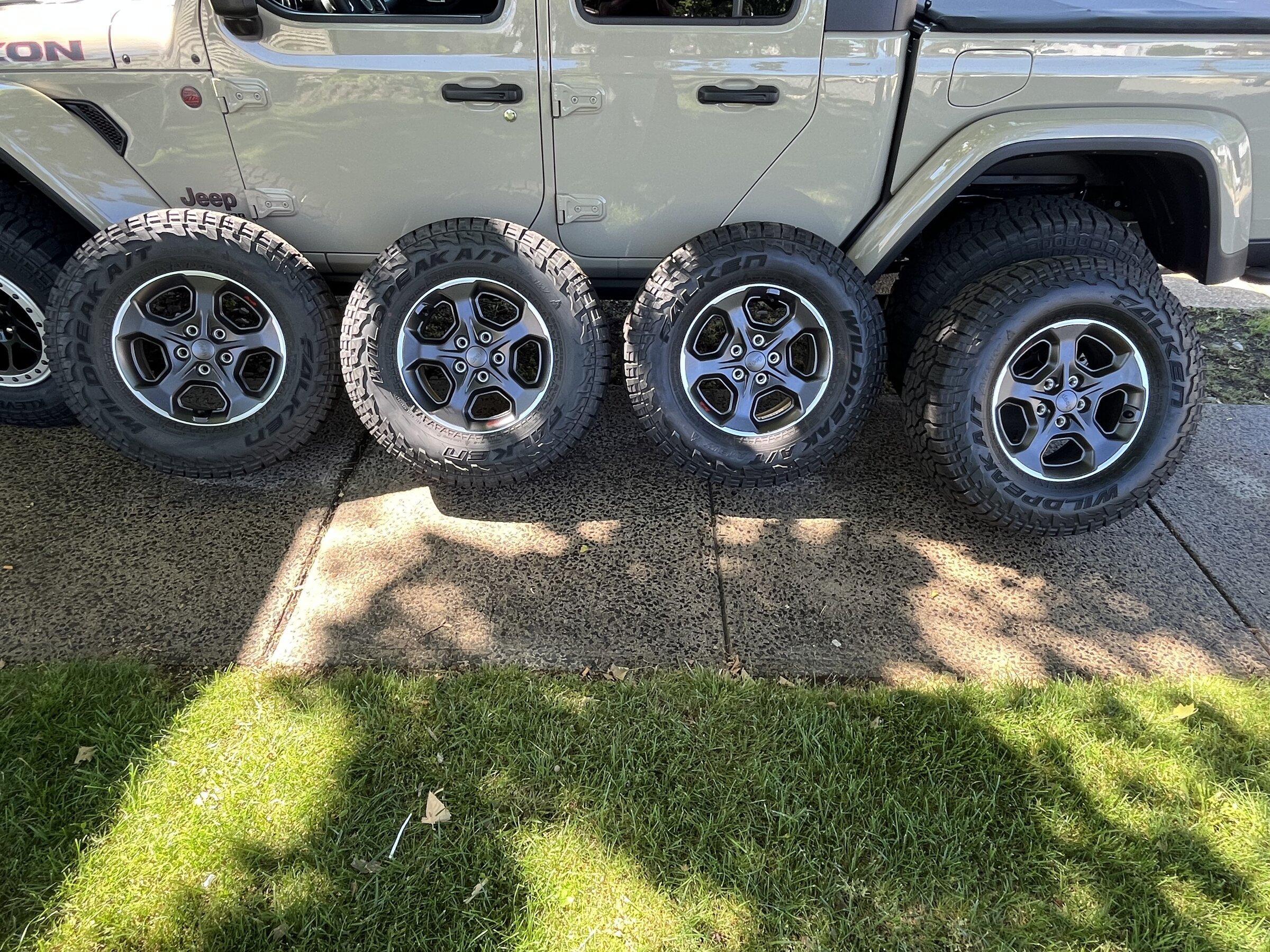 Jeep Gladiator Stock Rubicon Wheels & AT Tires with TPMS. Only 560 miles $1200.00 for all 4. AED41164-F0D7-4122-86B1-C0523122174E