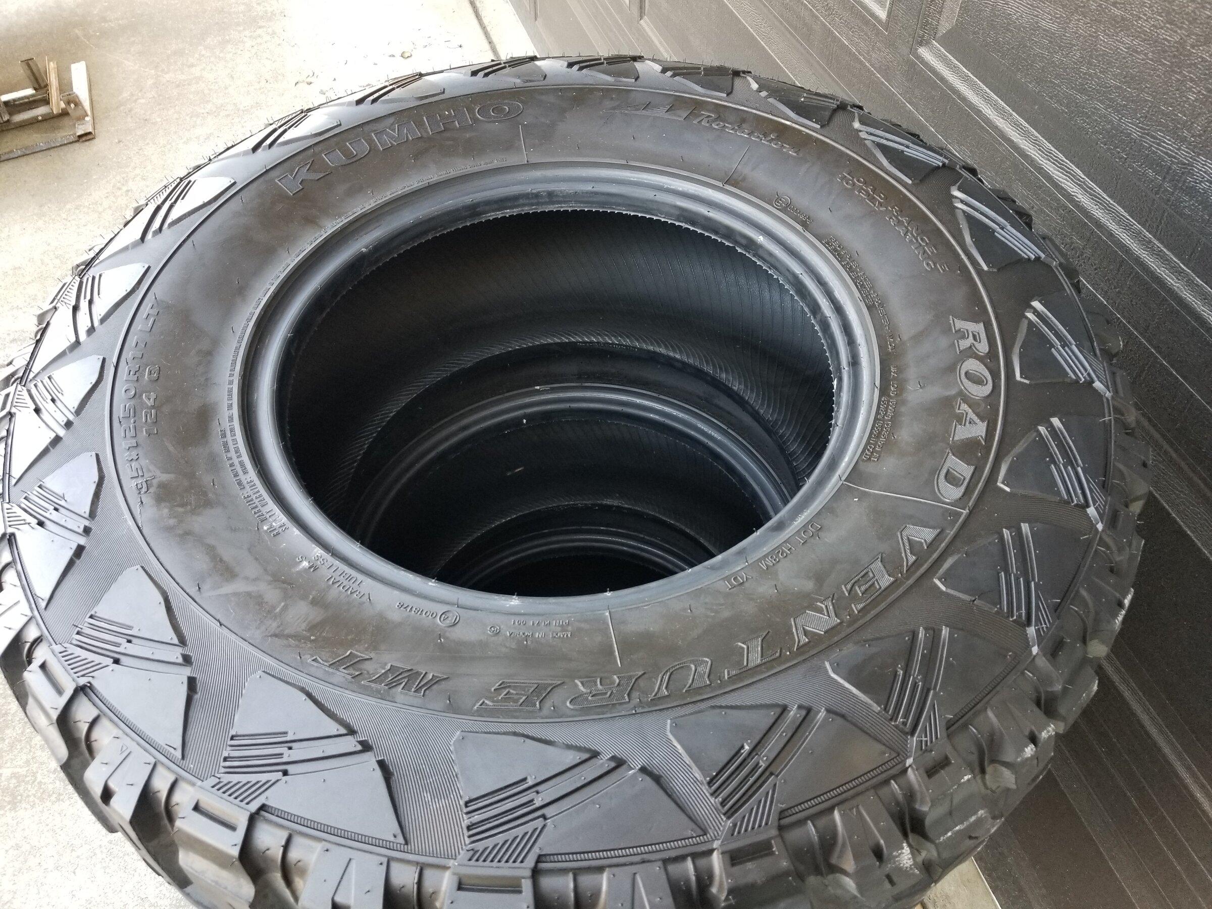 Jeep Gladiator 35 x 12.5 x 17 Kumho Road Venture MT....... $600 20220606_104031