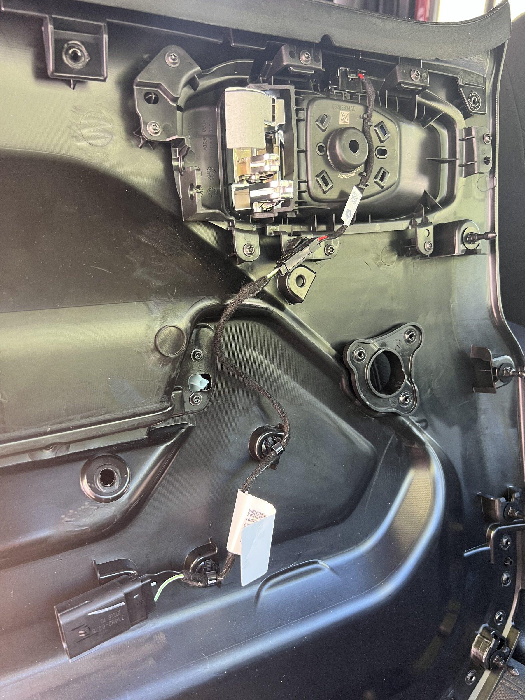 Jeep Gladiator De-Power door and installing Paracord door straps IMG_1362