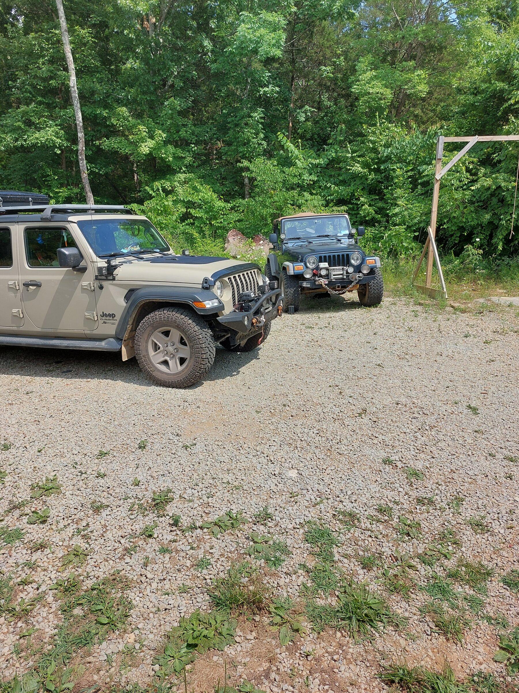 Jeep Gladiator Gladiator wrenching, blood and mishaps. 16546324596884844275641852963749